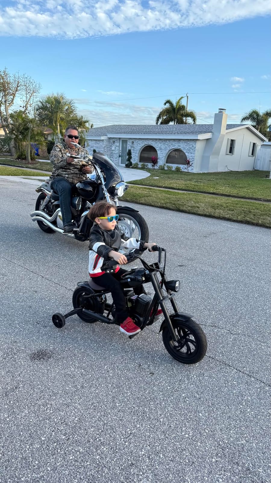 Hyper GoGo Electric Dirt Bike for Kids, Up to 10MPH & 60 Minutes Continuous Ride customer photo 2