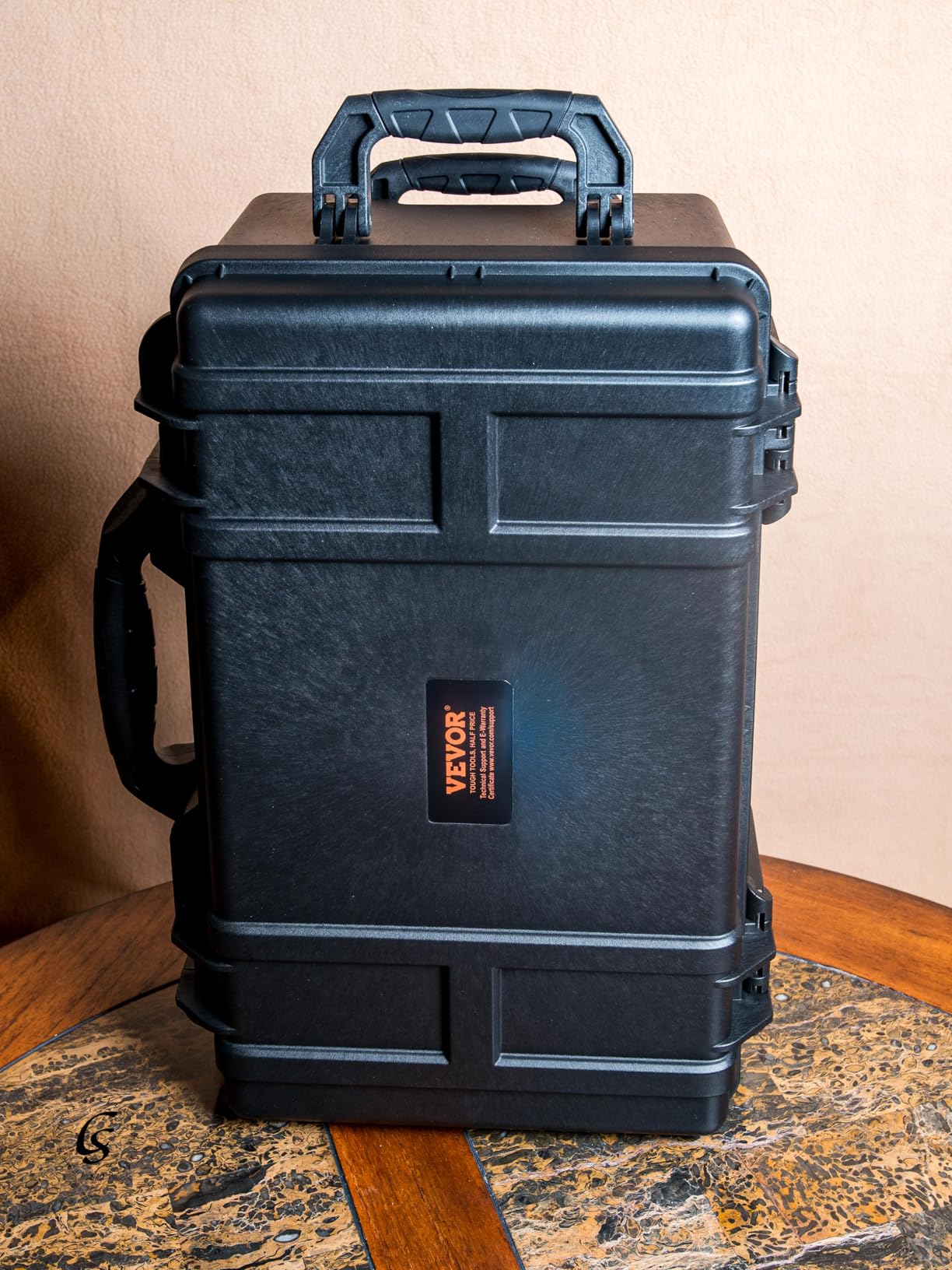 VEVOR Weatherproof Hard Case, Heavy Duty Protective Dry Box with Pre-cut Foam, Retractable Pull Handles for Travel, Hunting, Military, Tactical, IP67 Waterproof Case for Cameras (14.96x11.81x5.51) customer photo 1