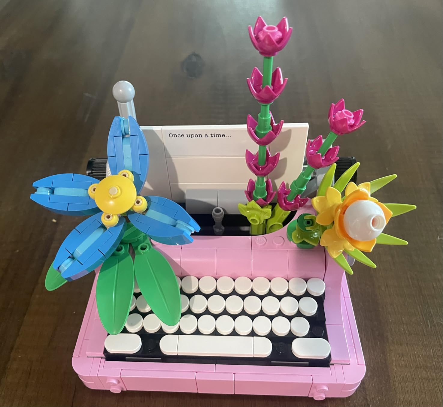 LEGO Creator 3 in 1 Typewriter with Flowers - Building Toy with 3 Building Options, Typewriter, Flowerpot with Pen & Notebook, or Keytar - Gift Idea for Birthdays - 31169 customer photo 2