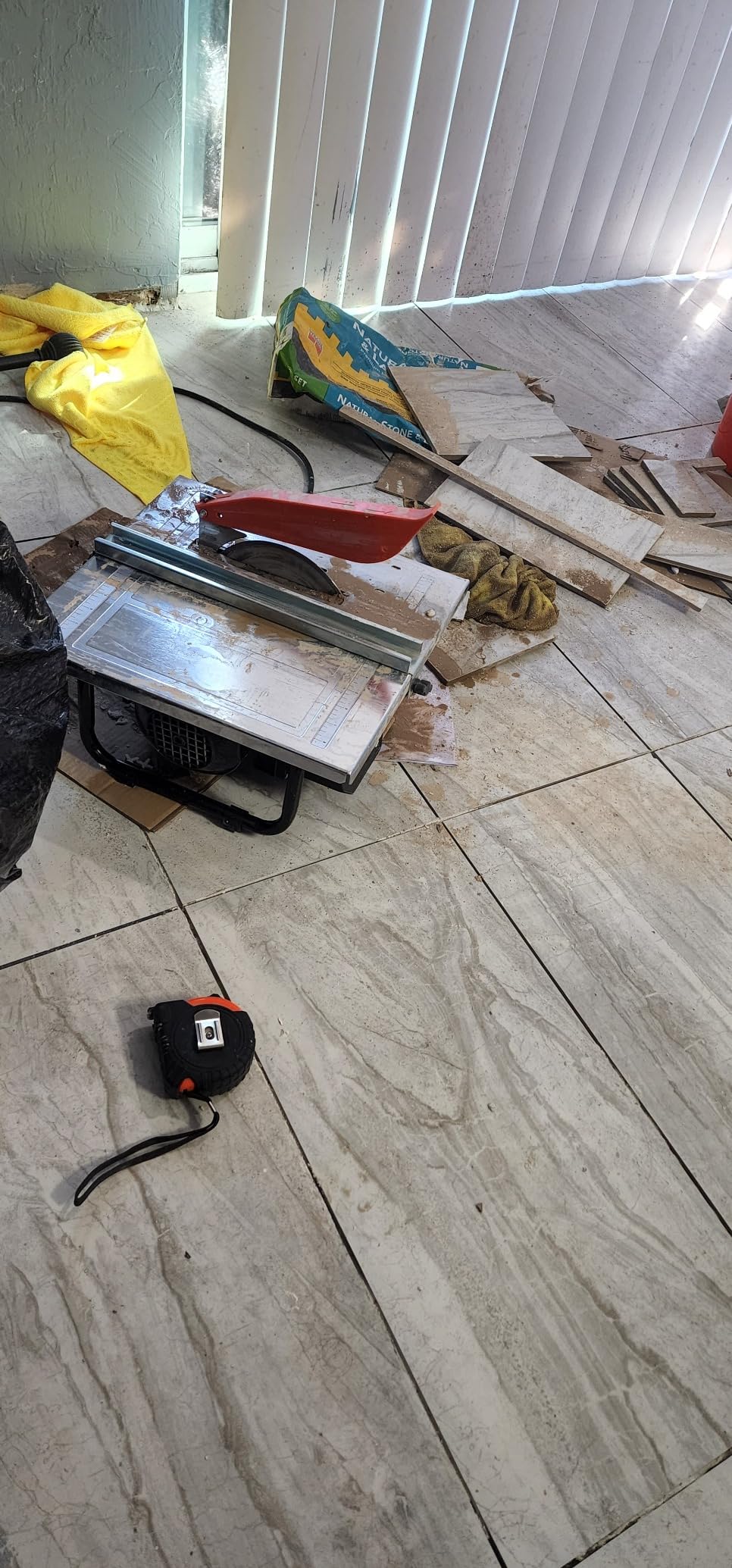 VEVOR 7-inch 65Mn Steel Blade, Wet Tile Saw, 3500 RPM Induction Motor, Tile Cutter Wet Saw with Water Reservoir, 0-45 Degrees Miter Angle for Cutting Tiles and Stones, for DIY Enthusiasts customer photo 1
