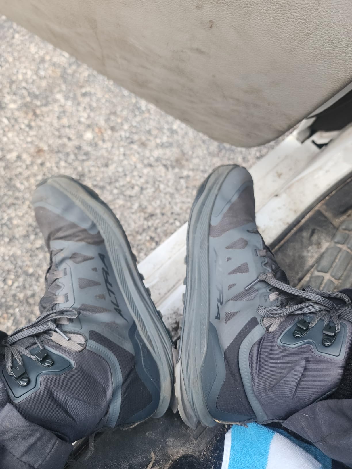 Altra Men's Lone Peak 9 Waterproof Mid Hiking Shoe customer photo 2