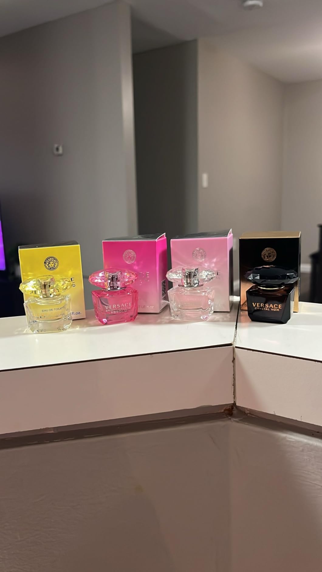 Versace Perfume for Women Set of 4 Mini - Bright Crystal, Yellow Diamond, Crystal Noir, Bright Crystal Absolu Designer Fragrance Sampler Set customer photo 2