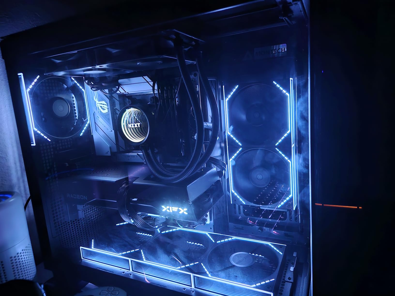 ASUS ROG Strix B850-A Gaming WiFi AMD AM5 B850 ATX Motherboard 14+2+2 Power Stages, DDR5 AEMP, 2.5G LAN, WiFi 7 with Q-Antenna, 4X M.2, PCIe 5.0, USB 20Gbps Type-C, AI Networking II, ASUS AI Advisor customer photo 1