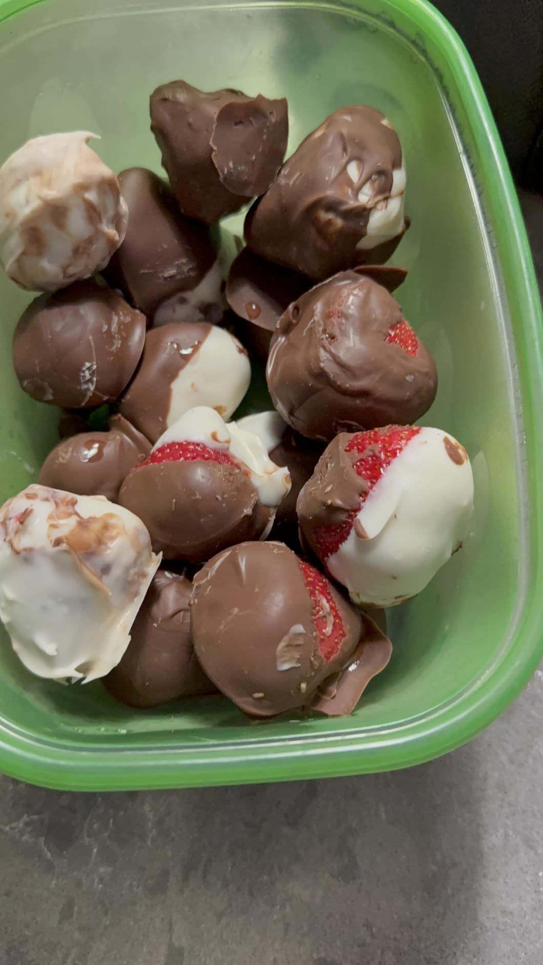 LUSHYUM Electric Chocolate Melting Pot with 2 Insert Pots, 4-Cup Chocolate | Even Heating & Fast Melting, BPA-Free Silicone, Easy Clean, Less Waste, Ideal for Chocolate & Candy Melts, Parties & Fondue customer photo 2