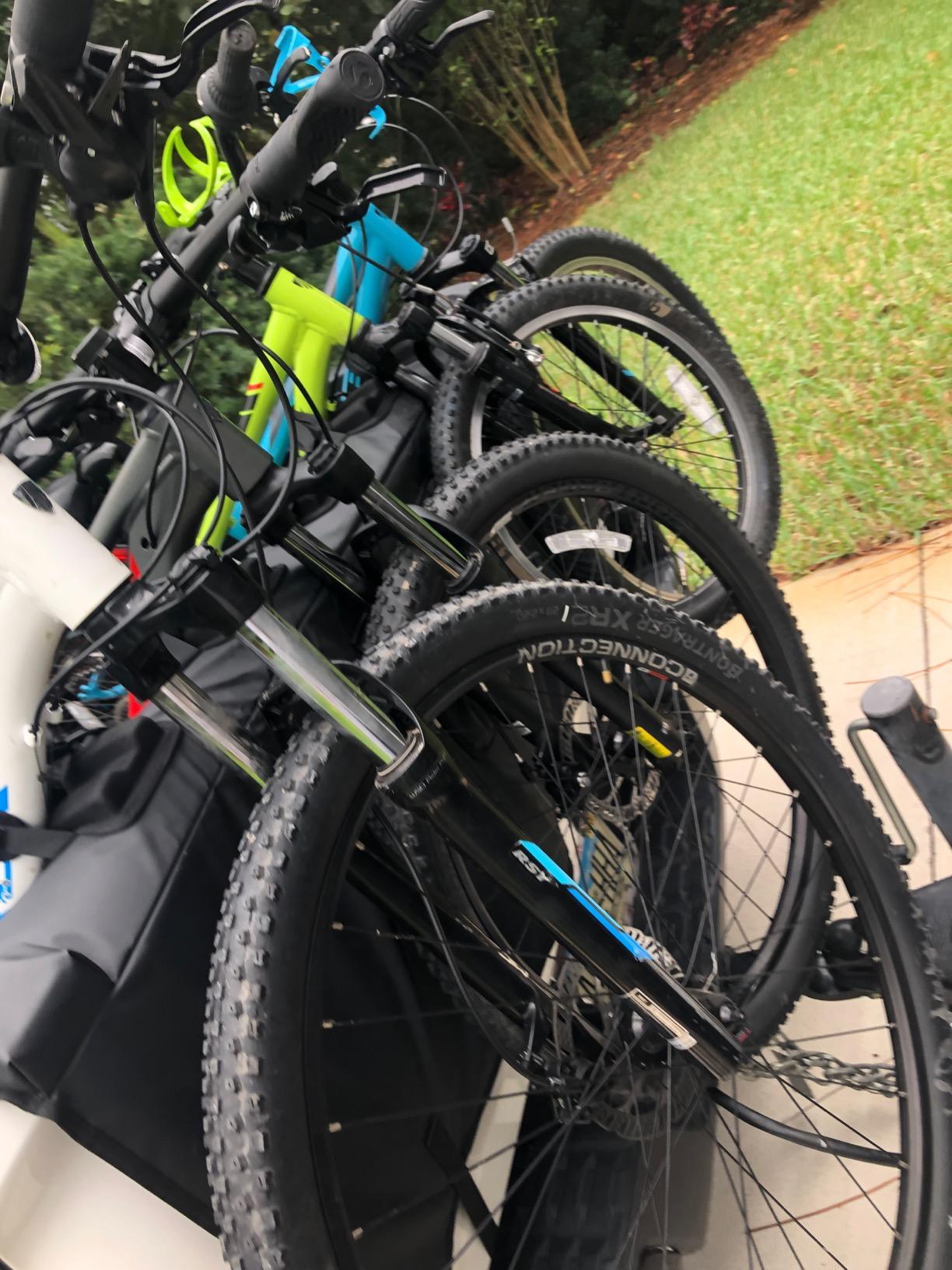 MICTUNING Tailgate Bike Pad for Mountain Bike, Secure 2 Bikes on Truck | Scratch Resistant Tailgate Pad with Reflective Strips and Tool Pocket, for Outdoor Bicycle Transportation customer photo 2