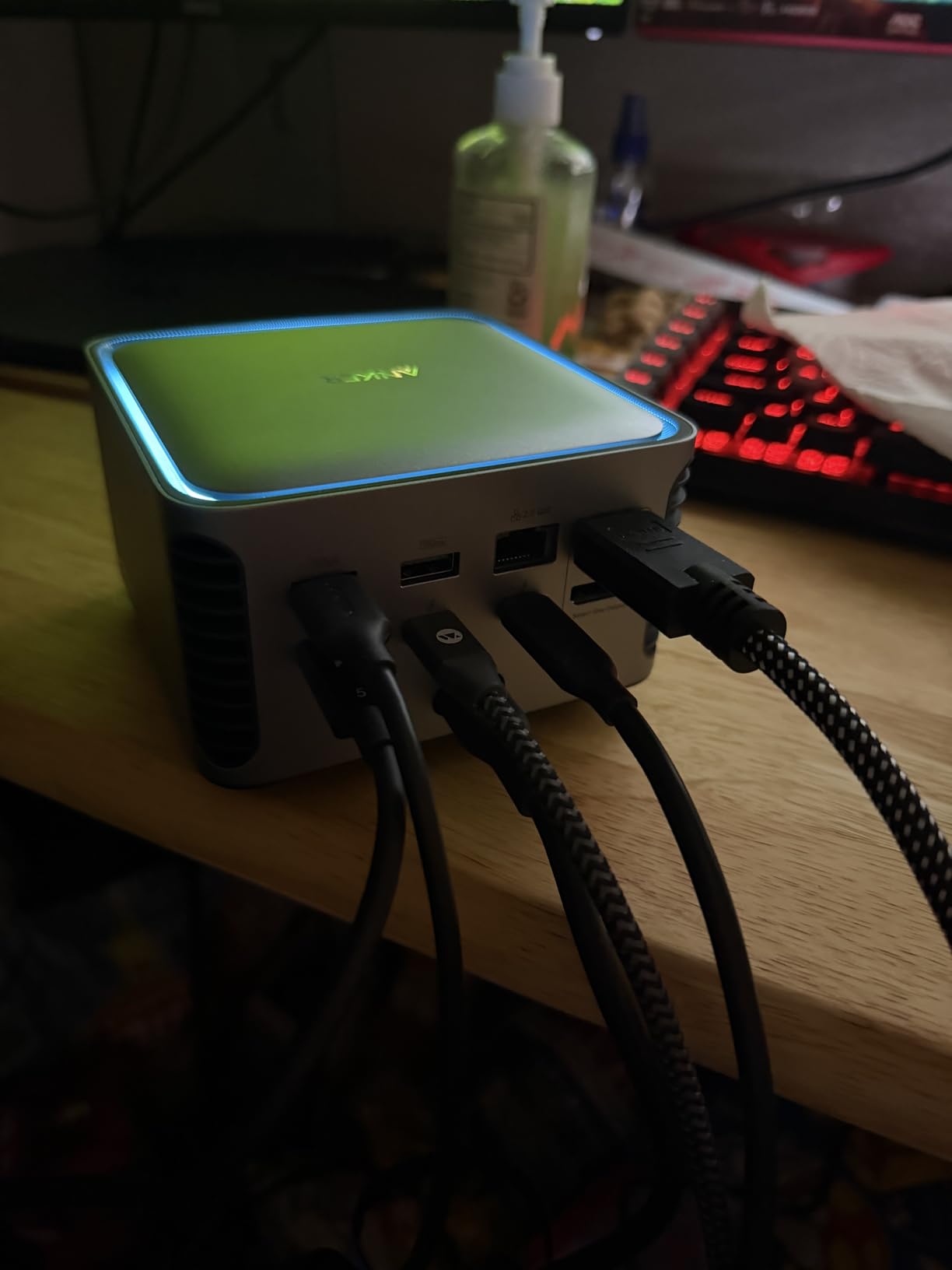 Anker Prime TB5 Docking Station, 14-in-1 Thunderbolt 5 Dock for Laptops | 120Gbps Max Data Transfer, Up to 8K, Dual Display, 140W Max Charging, Ethernet, SD/TF, Cooling System, for TBT 5/4 Laptops customer photo 2