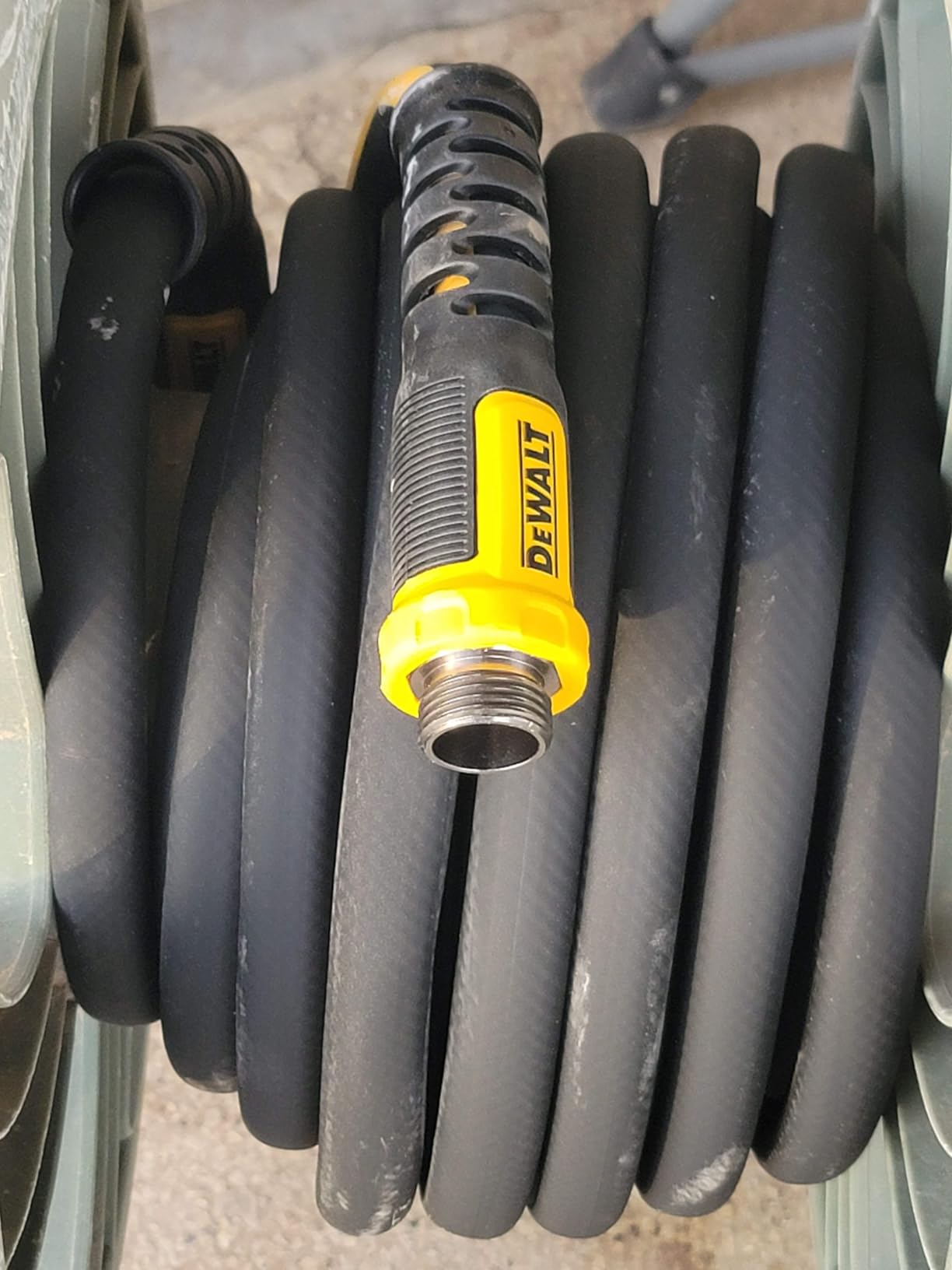 DEWALT Professional Grade Heavy Duty Garden Hose 100 Feet x 5/8 Inch customer photo 2