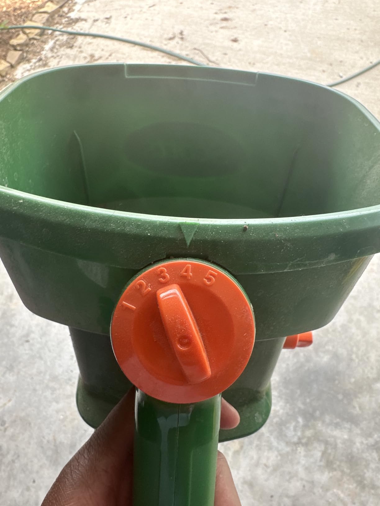 Scotts Whirl Hand-Powered Spreader | For Grass Seed, Lawn Fertilizers, Salt, and Ice Melt, Handheld Spreader Holds up to 1,500 sq. ft. of Product customer photo 1