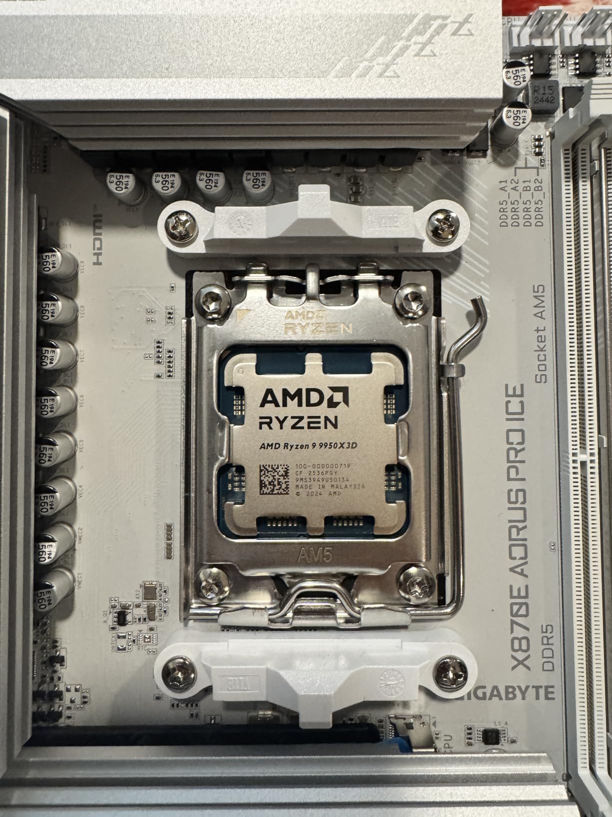 AMD Ryzen 9 9950X3D 16-Core Processor customer photo 1