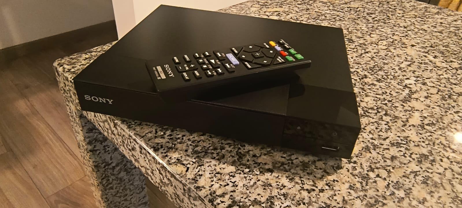 Sony BDP-S1700U Full HD 1080p Blu-ray DVD Player with HDMI Cable | Dolby Digital TrueHD/DTS, DVD Upscaling, Ultra-Compact, Triluminos Color, Front USB customer photo 1