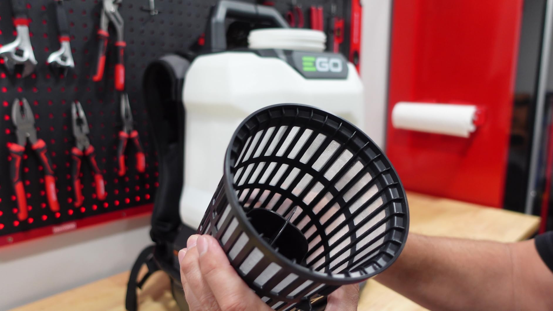 EGO Power+ 4 Gallon Cordless Backpack Sprayer, Battery and Charger not Included - BSP3500 customer photo 1
