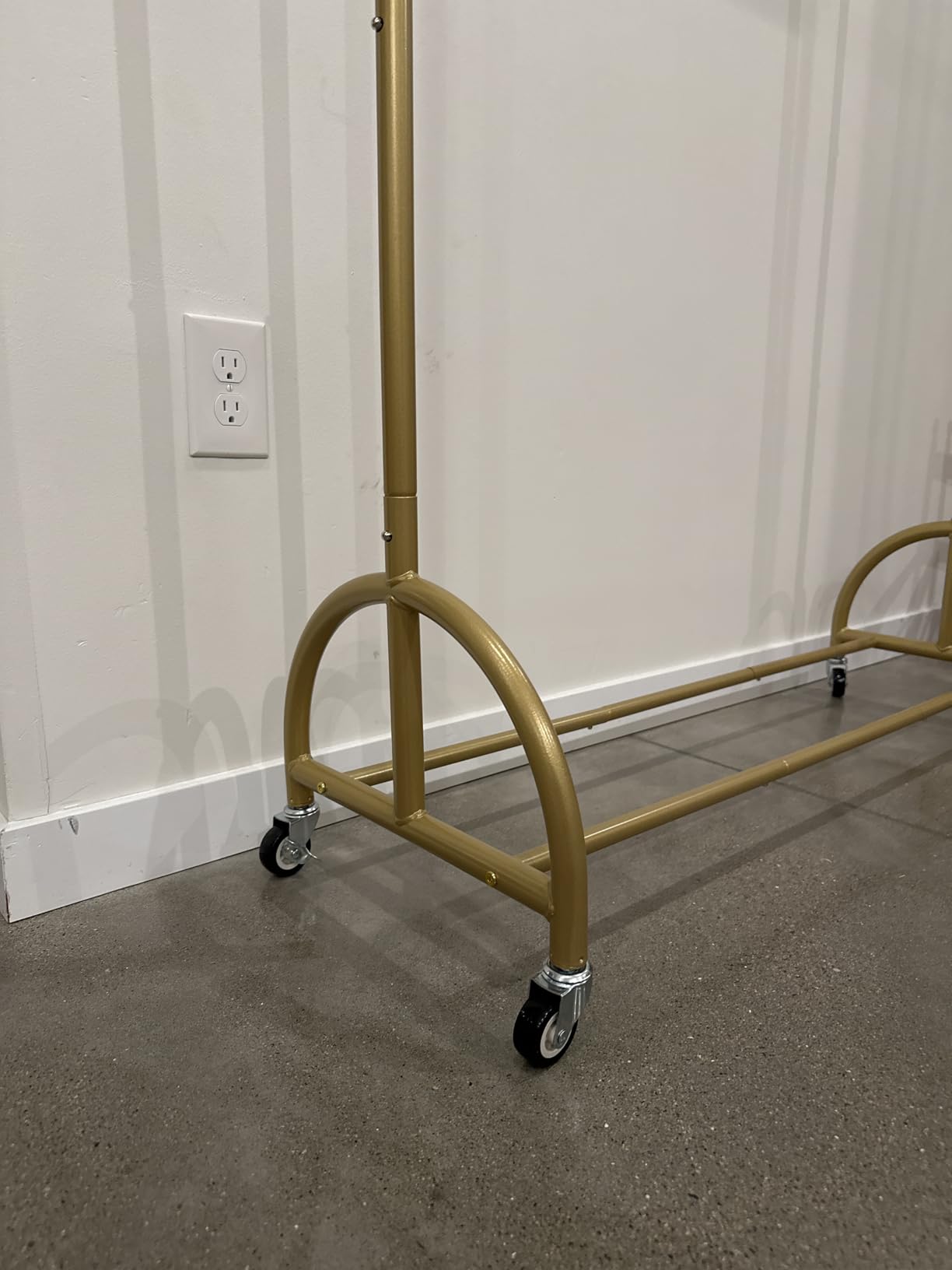 MISSLO Heavy Duty Clothing Rack with Wheels Rolling Clothes Racks for Hanging Clothes, Coats, Garment, Dress, Gold customer photo 1