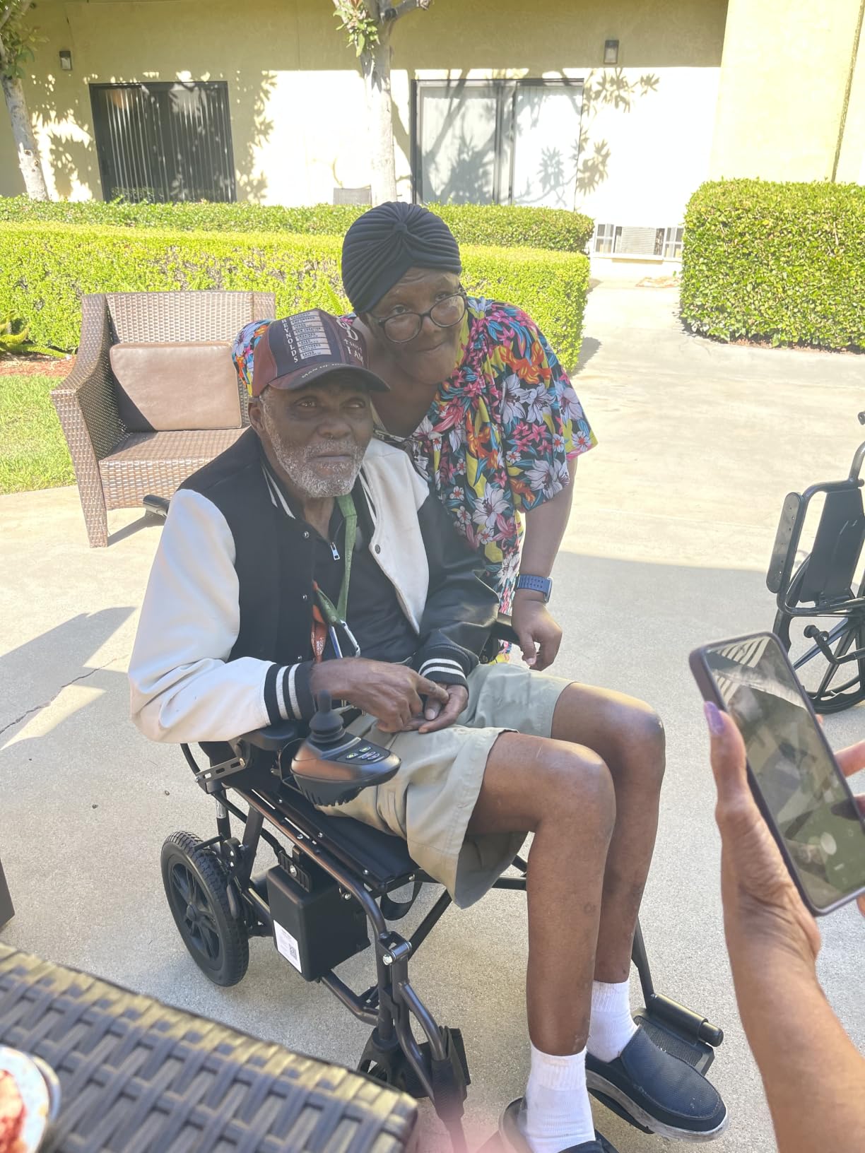 2026 New Upgrade Foldable Electric Wheelchairs for Adults, Seniors, 15 Miles Long Travel Range, Lightweight, Portable Motorized Wheelchairs, 300LBS Weight Capacity, FSA & HSA Eligible, All Terrain customer photo 1