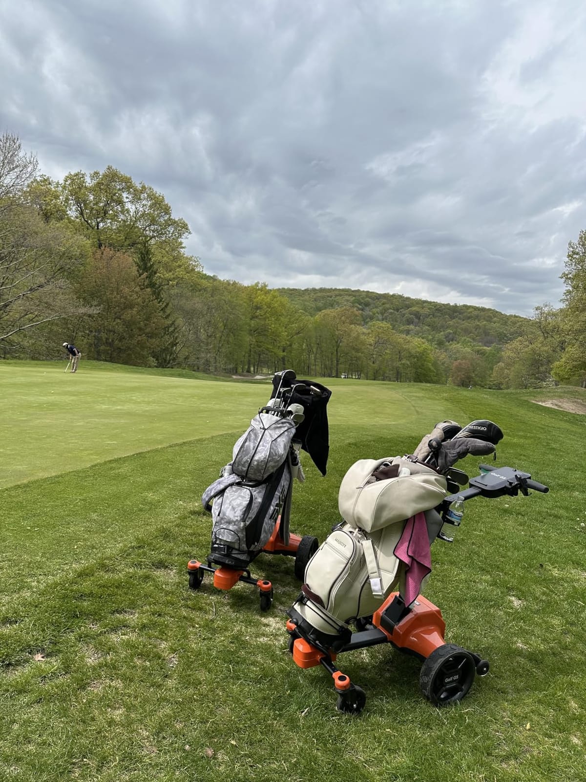 tianhong G5 Electric Golf Cart, Electric Golf Push Cart Auto-Follow You, 45 Hole Battery, All-Terrain Anti-Tipping, Electric Golf Push Cart with Remote (APP/Manual Control), Foldable, Black+Orange customer photo 2
