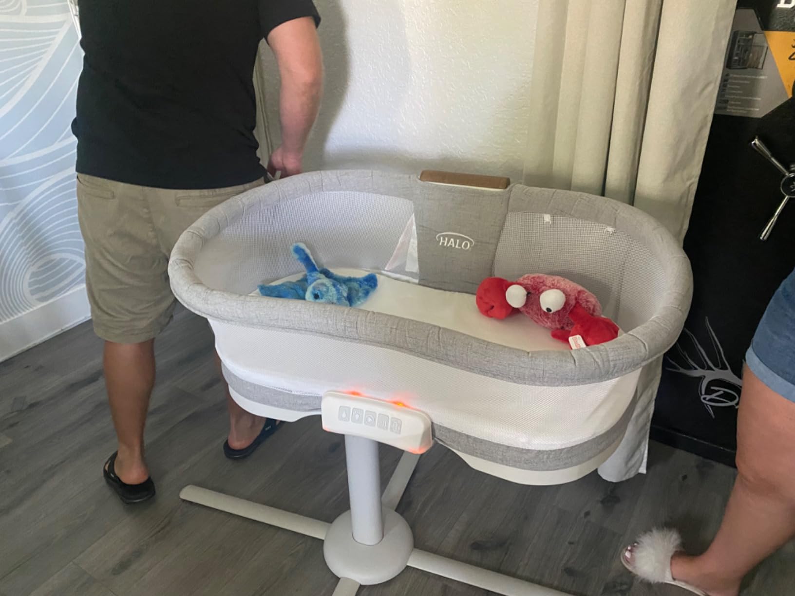 HALO BassiNest Connected Swivel Sleeper 3.0 Smart Bassinet | AutoSoothe, 360° Swivel, Cry Detection, Rocking, Vibration & Soothing Sounds, Easy Lowering Wall for Postpartum Recovery customer photo 2