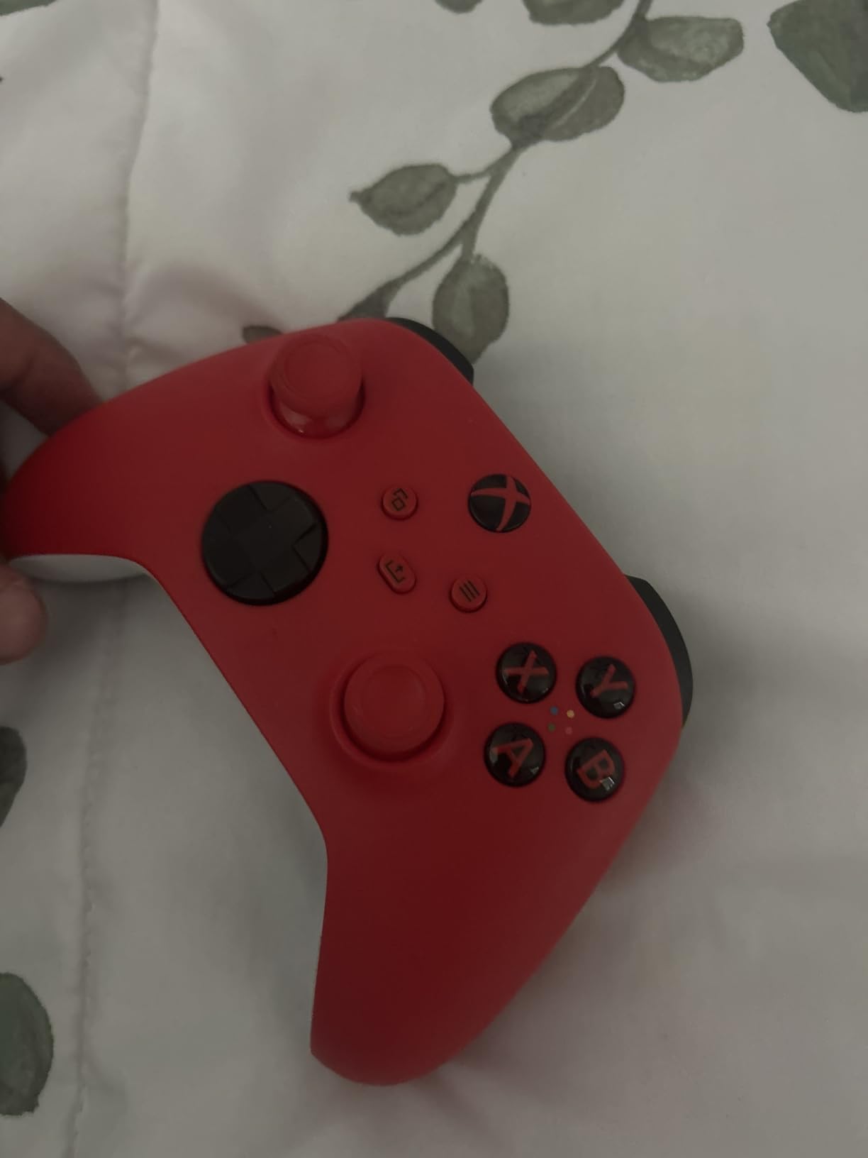 XBOX Wireless Gaming Controller | Pulse Red | Consoles, PCs, TVs, mobile, and more | Textured Grip | Wireless, Bluetooth, USB-C Connectivity customer photo 1