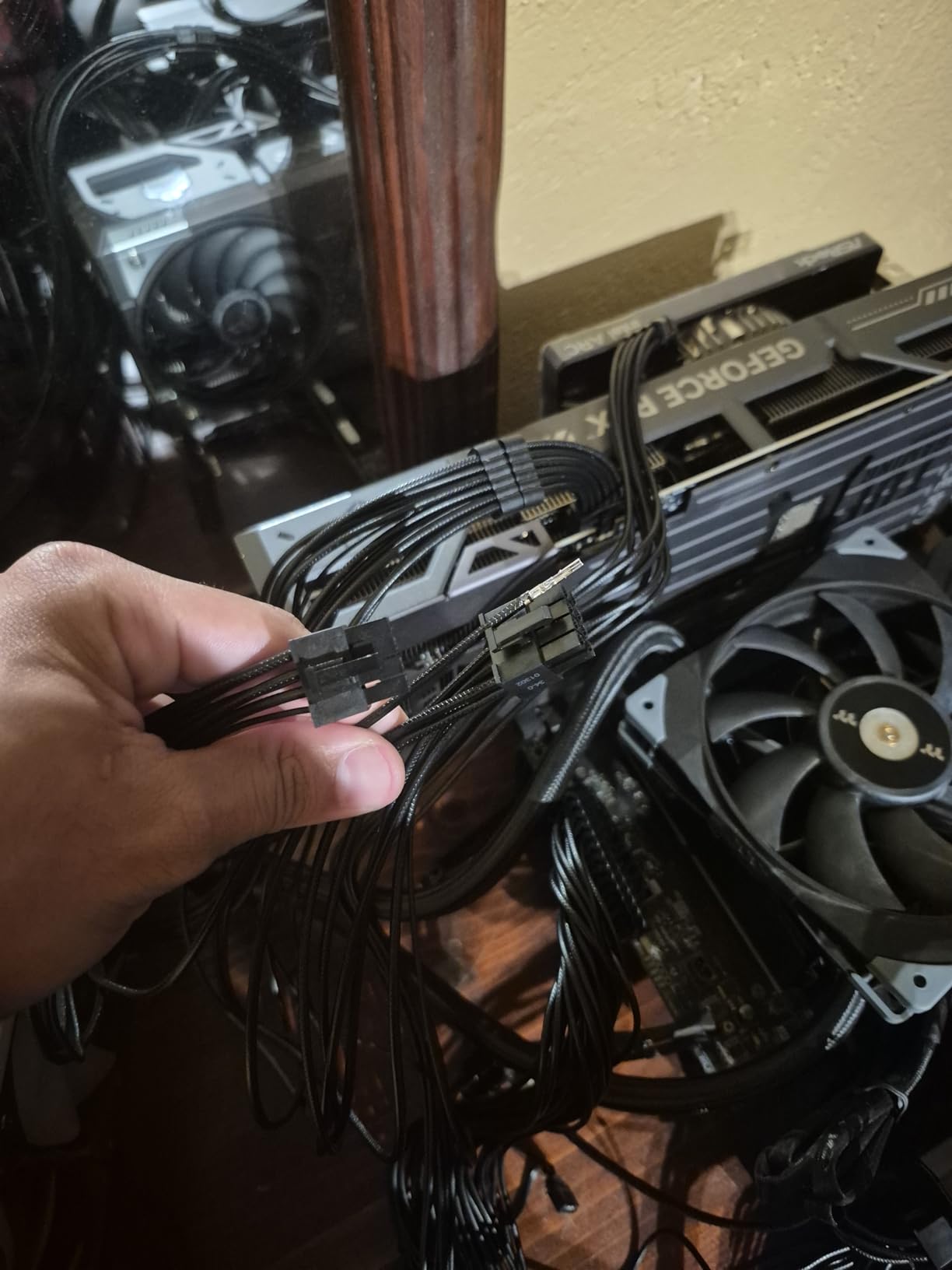 CORSAIR HX1500i (2025) ATX 3.1 PCIe 5.1 Ready 1500W Power Supply - Black | Native 12V-2x6 Cable Included, Ultra Low-Noise, Fully Modular, Cybenetics Platinum, Fluid Dynamic Bearing Fan customer photo 1