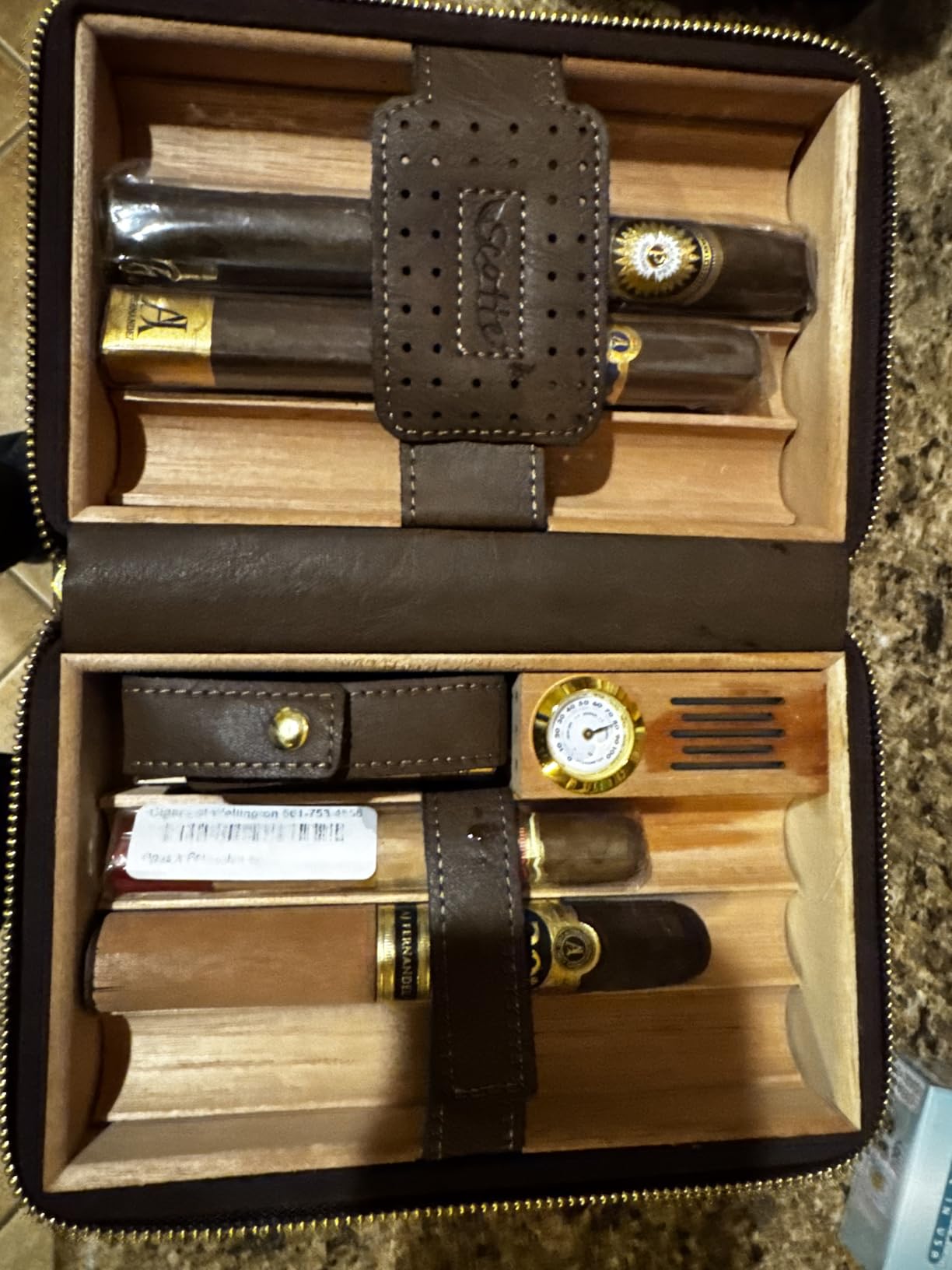 Scotte Cigar Humidor Box, Cigar Lighter Cedar Wood Lined Leather Cigar Case Built in Hygrometer & Humidifier, Torch Lighter with Cigar Holder Cigar Punch Portable Travel Cigar Humidor (Smooth Brown) customer photo 1