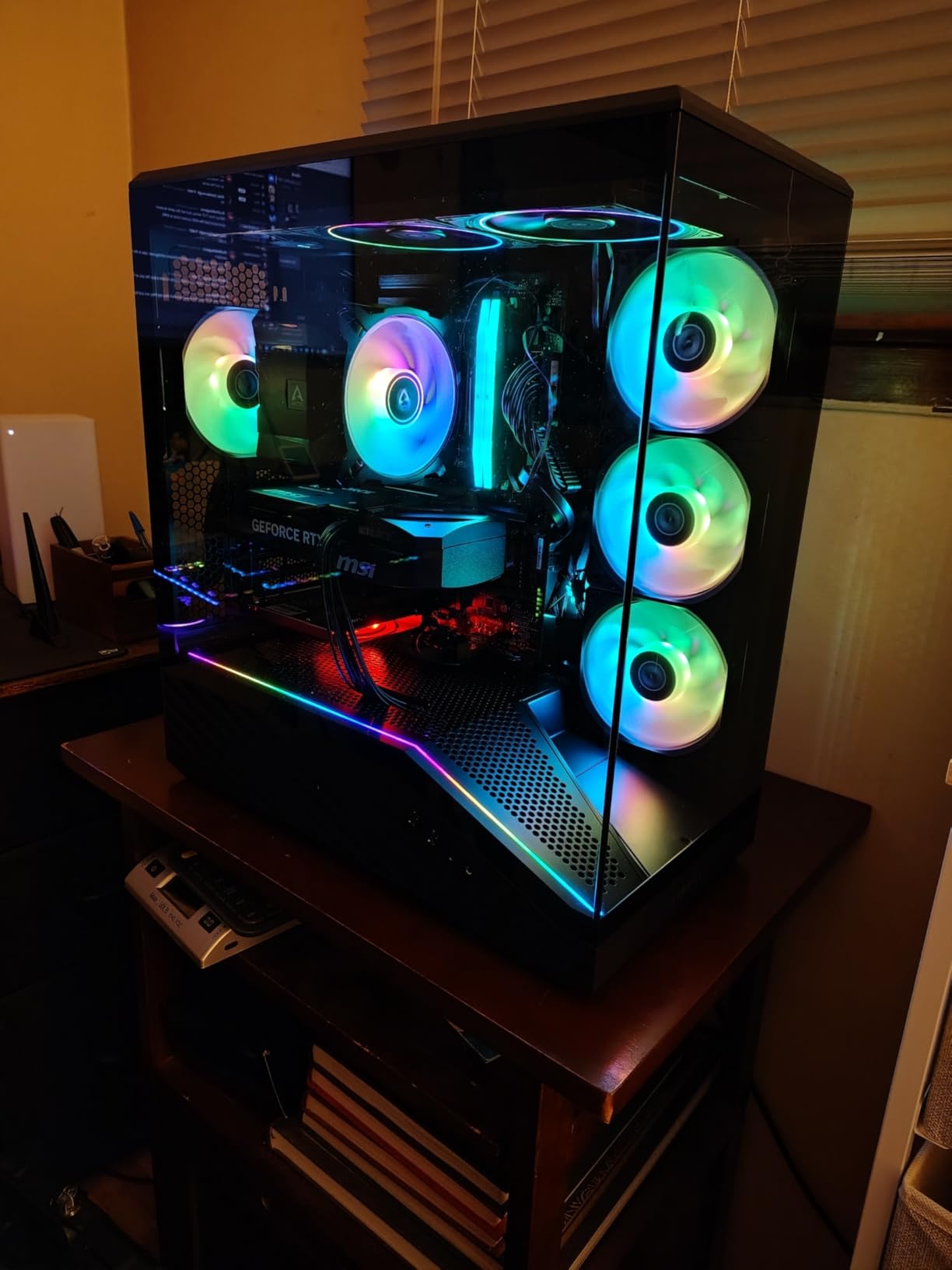Lian Li V100-ATX Mid-Tower PC Case-Black-V100RX | 4 x 120mm ARGB PWM Fans Pre-Installed, LED RGB Strip, Display Platform with Tempered Glass customer photo 2