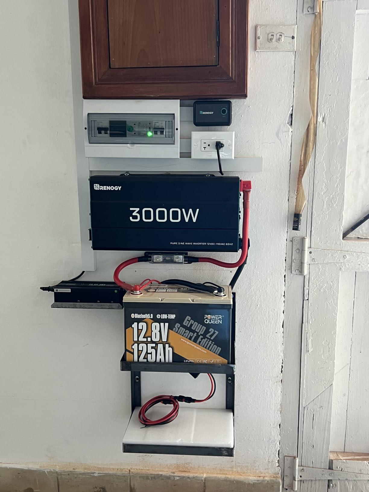 Power Queen Lithium Battery Group 27 Bluetooth LiFePO4 Battery 12.8V 125Ah,1600Wh High Energy, Built-in 100A BMS with Low-Temp Protection, Max. 15000 Cycles for RV, Marine, Home Energy Storage customer photo 1