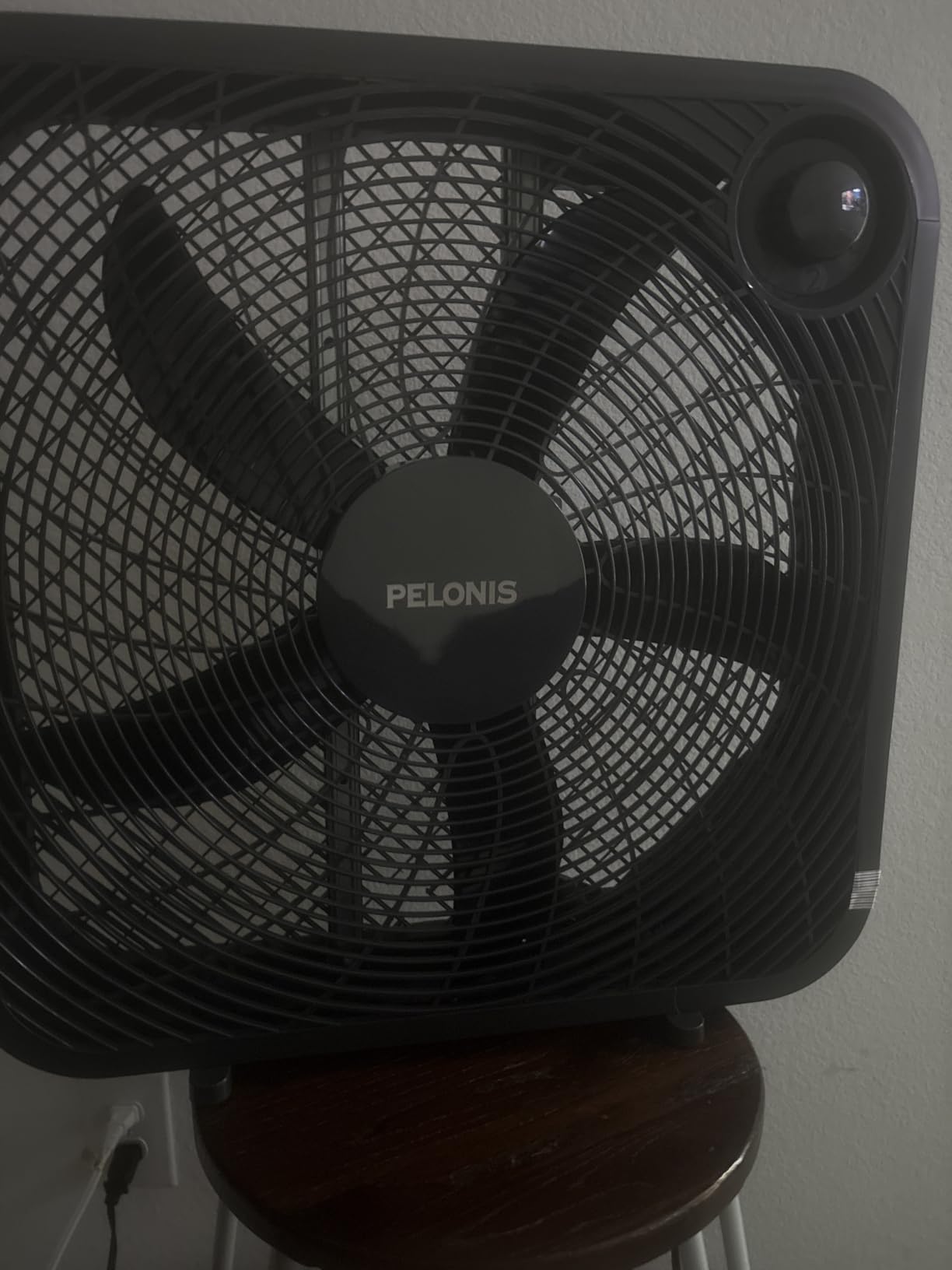 PELONIS 3-Speed, 20-Inch Box Fan for Bedroom, 5 Blades, 2295 CFM, White | Lightweight Floor Fan, Powerful 25ft/s Air Flow, Manual Controls, Carry Handle for Office, Living Room, Garage, Home Gym Use customer photo 1