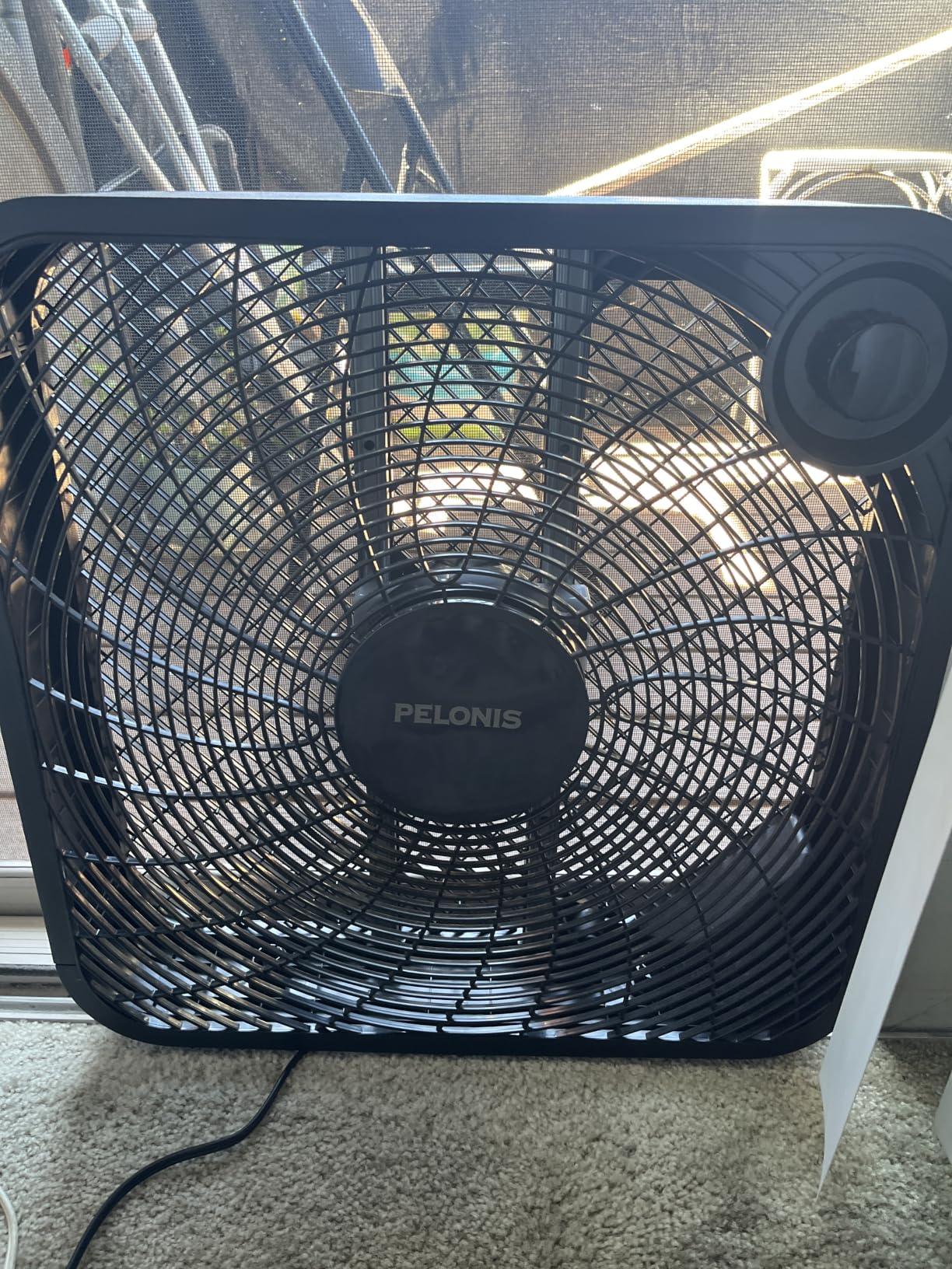 PELONIS 3-Speed, 20-Inch Box Fan for Bedroom, 5 Blades, 2295 CFM, White | Lightweight Floor Fan, Powerful 25ft/s Air Flow, Manual Controls, Carry Handle for Office, Living Room, Garage, Home Gym Use customer photo 2