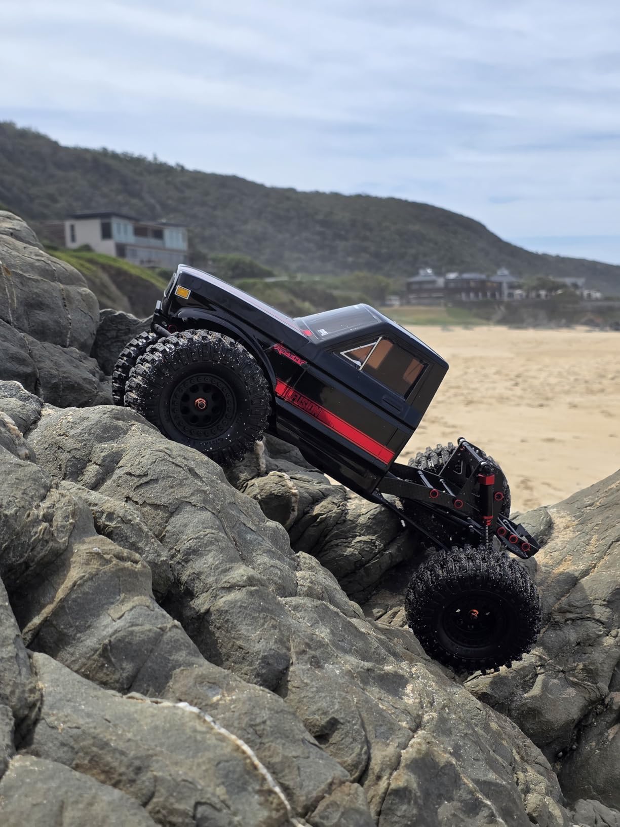 Redcat Ascent Fusion 1:10 Scale RC Rock Crawler, Brushless Motor, 4WD, Carbon Fiber Frame, Black customer photo 2