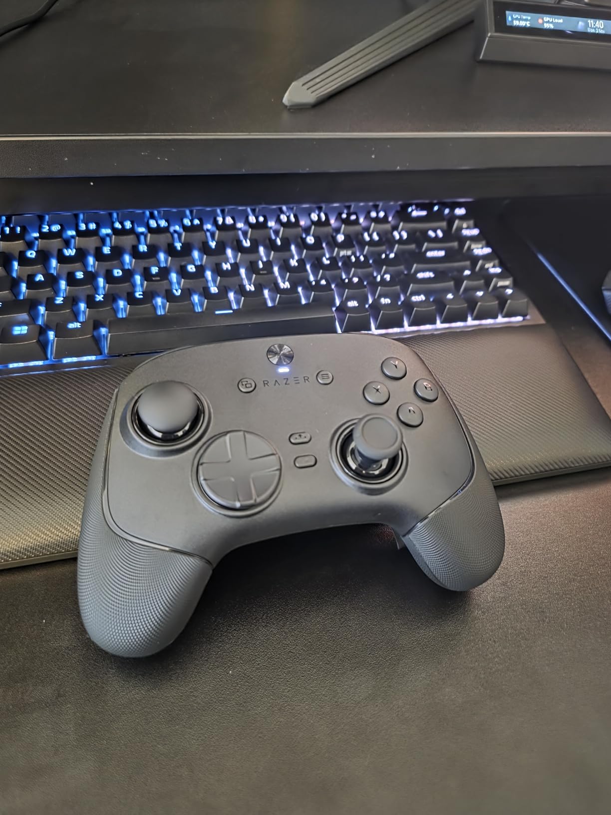 Razer Wolverine V3 Pro 8K PC Wireless Gaming Controller, Black | 8000 Hz Polling Rate, TMR Thumbsticks with Swappable Caps, 36 Hr Battery, 6 Remappable Buttons, Fast Triggers, Carrying Case customer photo 1