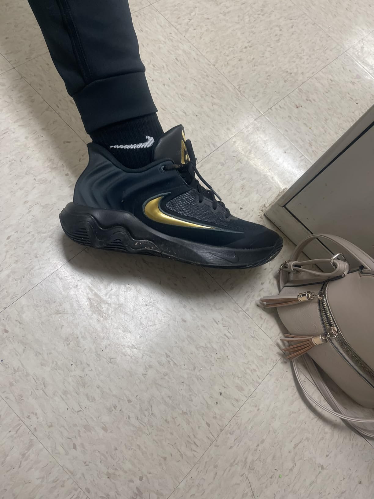 Nike Unisex Adult Giannis Immortality 4 Basketball Shoes customer photo 1