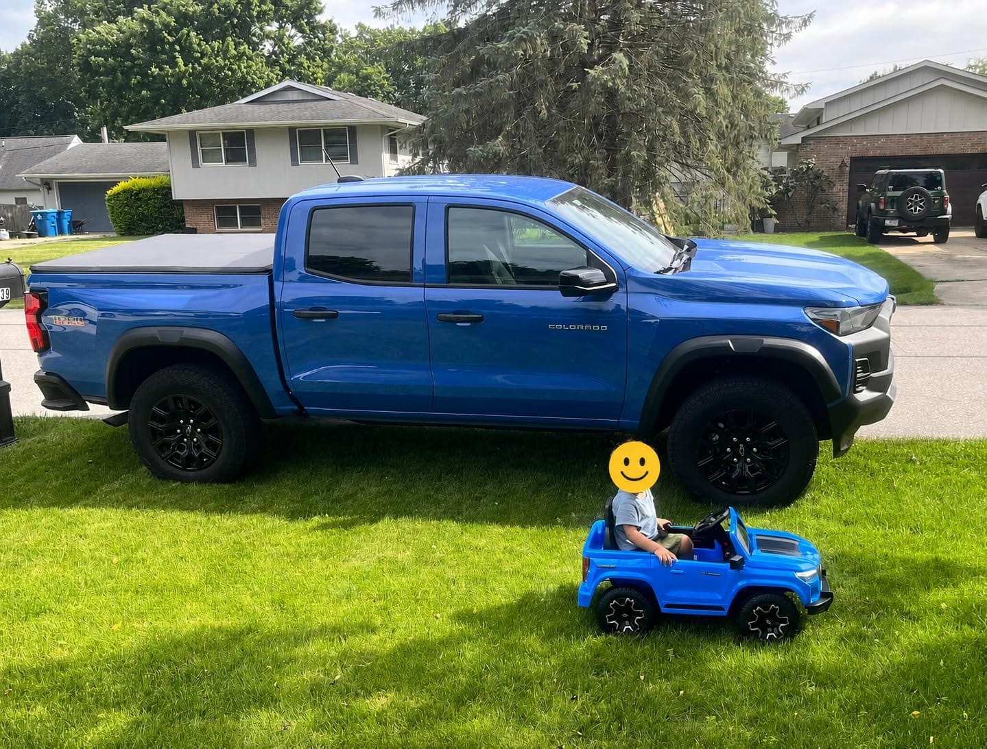 Winado 12V Licensed Chevrolet Colorado Electric Ride on Car for Kids, Pink | Ride on Toys for Toddlers w/ Remote Control, Battery Powered, Bluetooth, Soft Start, LED Lights customer photo 1
