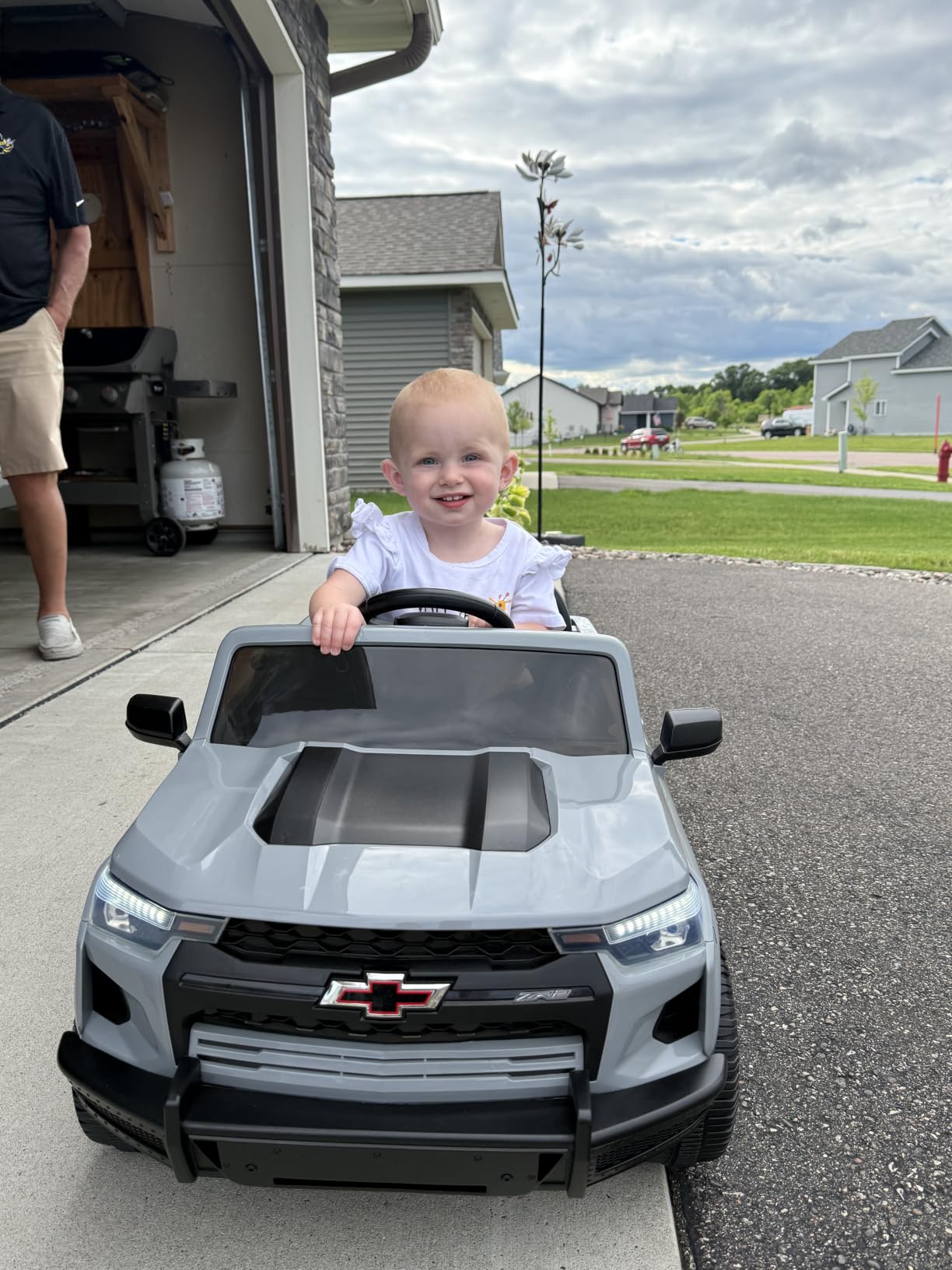 Winado 12V Licensed Chevrolet Colorado Electric Ride on Car for Kids, Pink | Ride on Toys for Toddlers w/ Remote Control, Battery Powered, Bluetooth, Soft Start, LED Lights customer photo 2