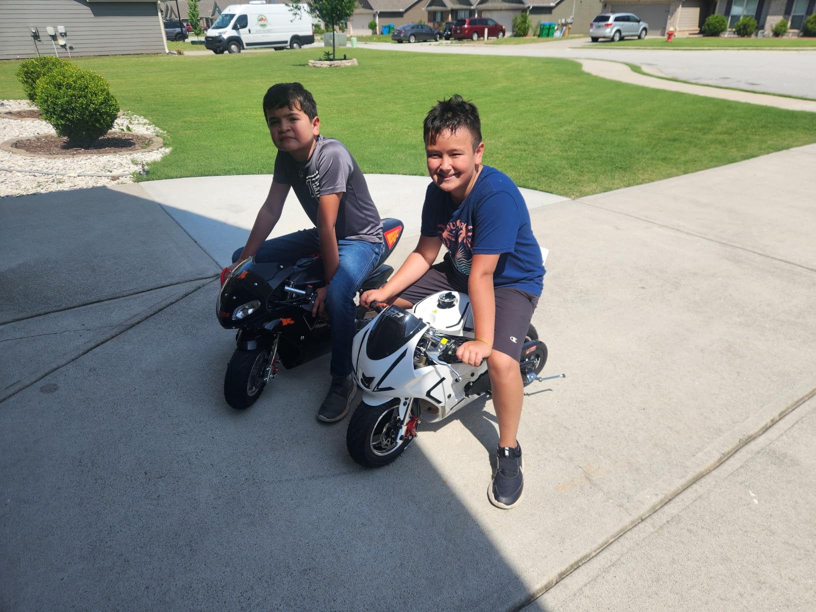 FRP 50cc Gas Pocket Bike For Kids 2-Stroke Mini Racing Bike 20 MPH 165 LBS | EPA-Approved Engine, Straight-Gas With No Oil Mixing, Dual Brakes, Pull-Start, Race-Style Body, Red customer photo 2