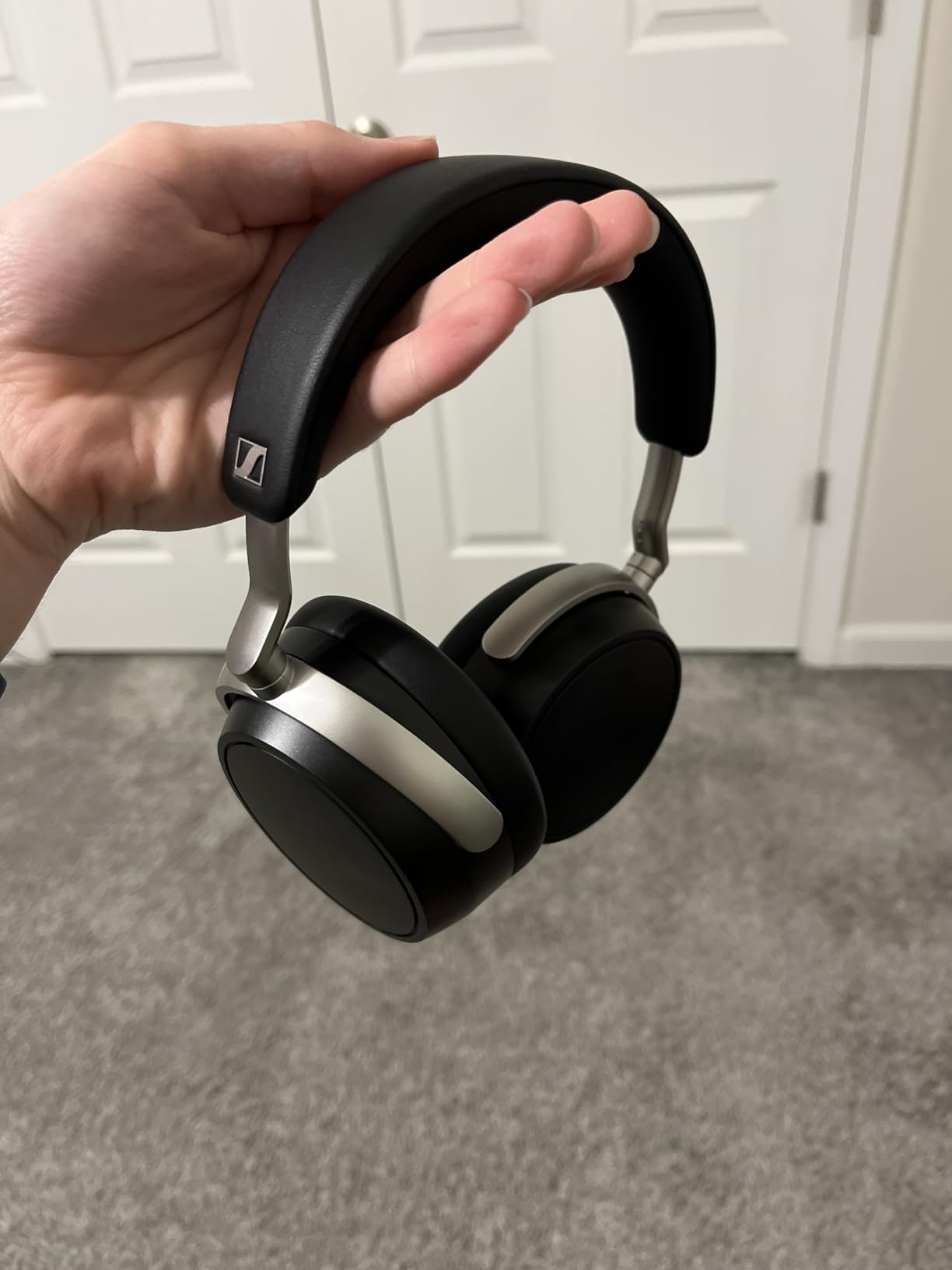 Sennheiser HDB 630 Wireless Audiophile Headphones with Incl. Hi-Res Dongle | Included BTD 700 for high resolution audio, parametric EQ in-app and crossfeed function customer photo 2