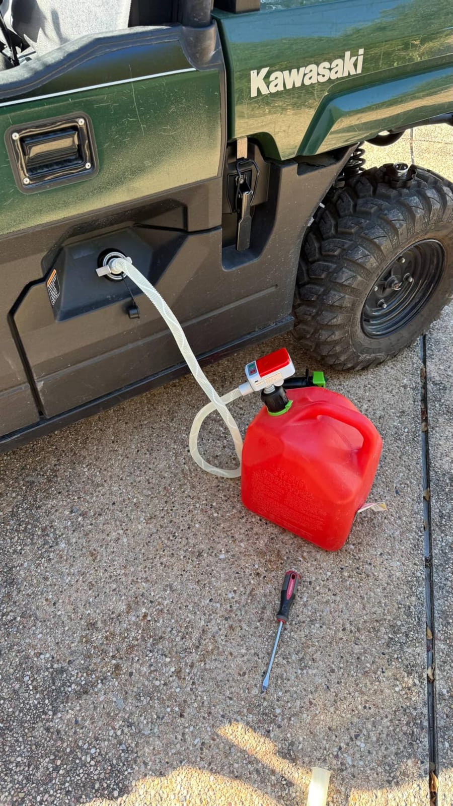 Keimi Electric Fuel Transfer Pump with Auto-Stop, 3.2 Gallon per Min | 4 Can Adapters, 2 or 4 AA Batteries or USB Power, 51-Inch Corrugated Hose, Gasoline, Diesel, AA Batteries Not Included customer photo 2