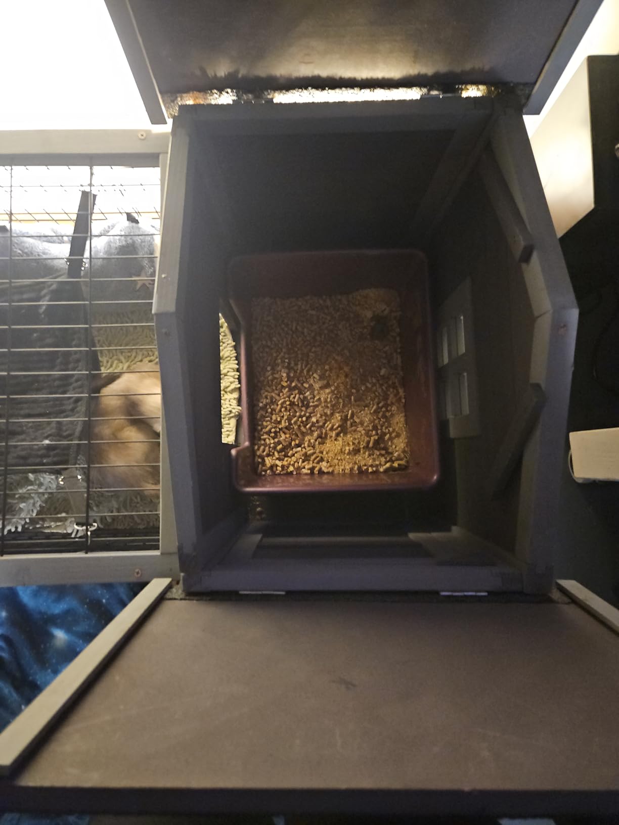Aivituvin Rabbit Hutch Indoor Bunny Cage Outdoor Bunny House with Wire Floor Leakproof Plastic Tray, Brown customer photo 2