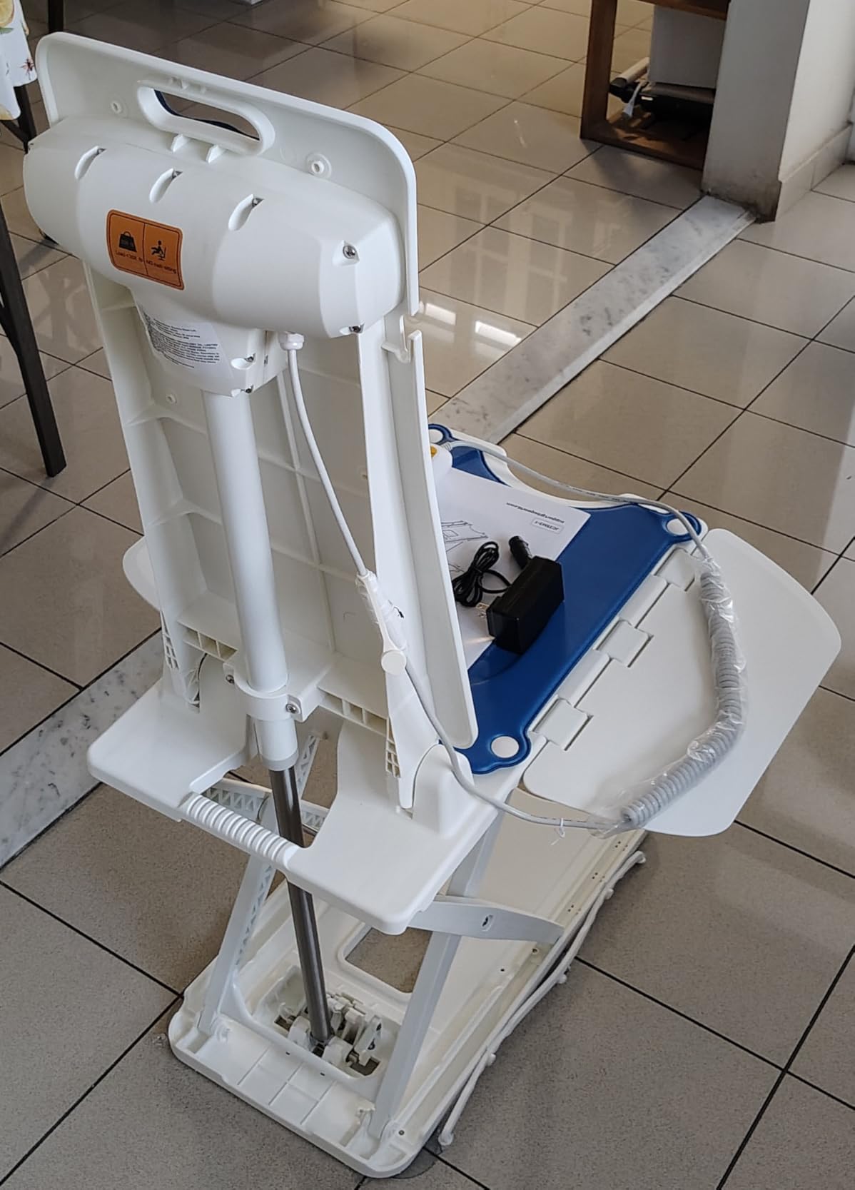 PERLECARE Electric Chair Lift for Elderly, Bath Lift for Tub, 308 lbs, IP68 Waterproof, Foldable and Rechargeable customer photo 1