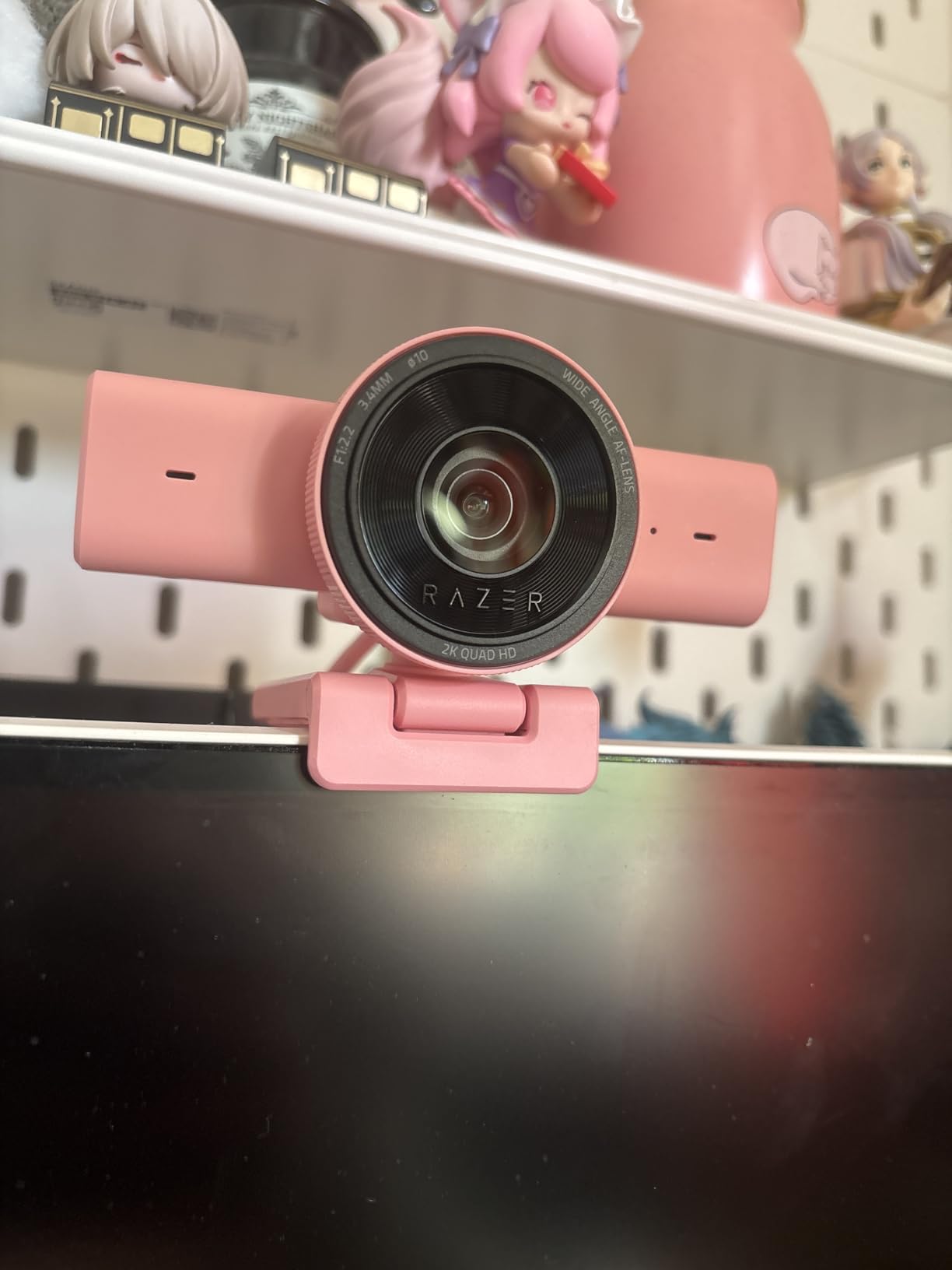 Razer Kiyo V2 X Webcam for Streaming and Meetings, 1440p 60 FPS, Black | AI Powered Auto-Framing, Built-in Microphone, Ultrawide Angle Lens, Privacy Cover, Works with OBS, Discord, Zoom, Teams customer photo 2