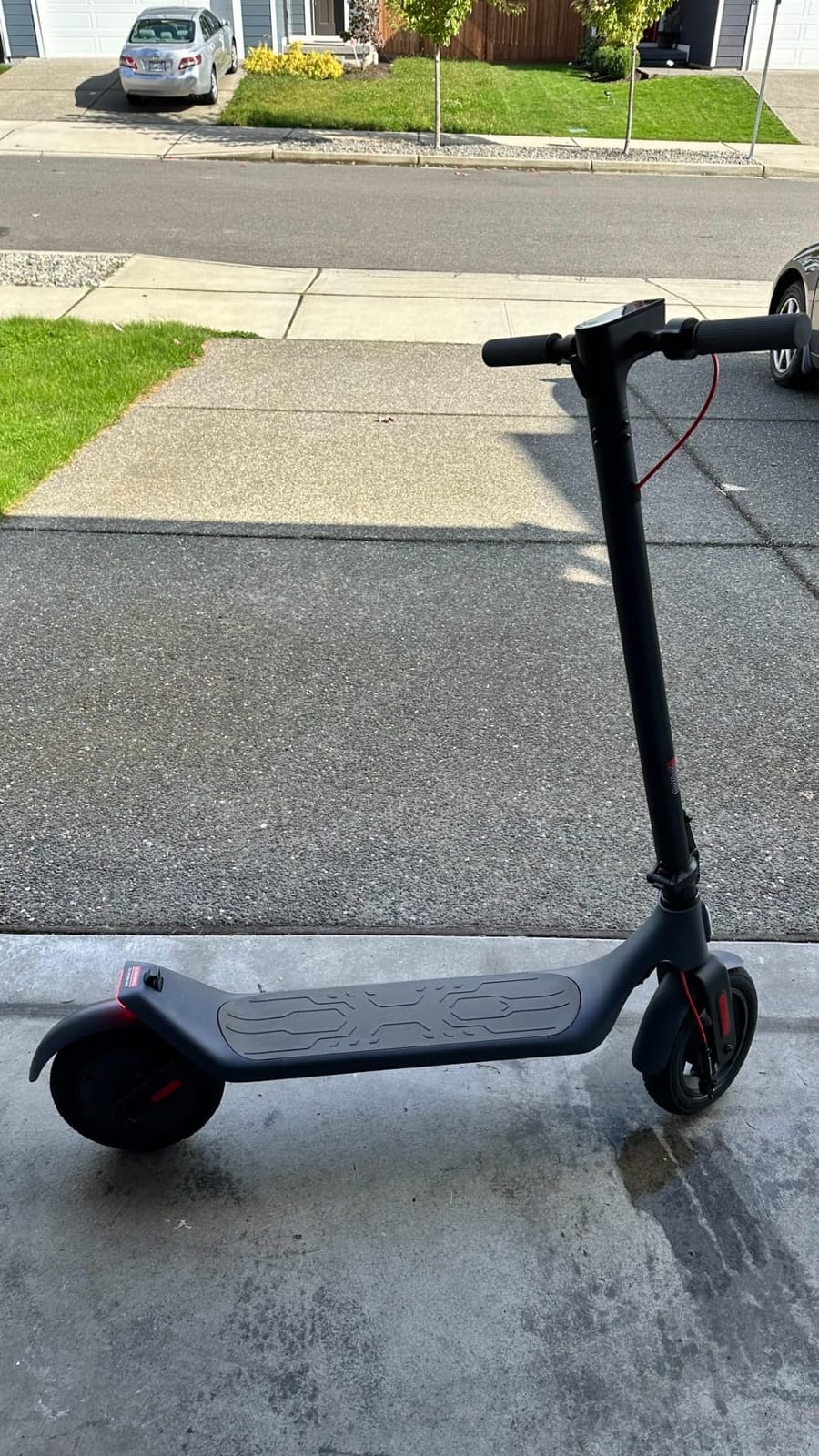 MEGAWHEELS Electric Scooter,Electric Scooter Adults Teens,10in Pneumatic Tires,350/500/600W Motor,19/31 Miles Range,15.5mph E Scooter with Smart APP Control for Commuting, Outdoor, Short Travel Gift customer photo 1