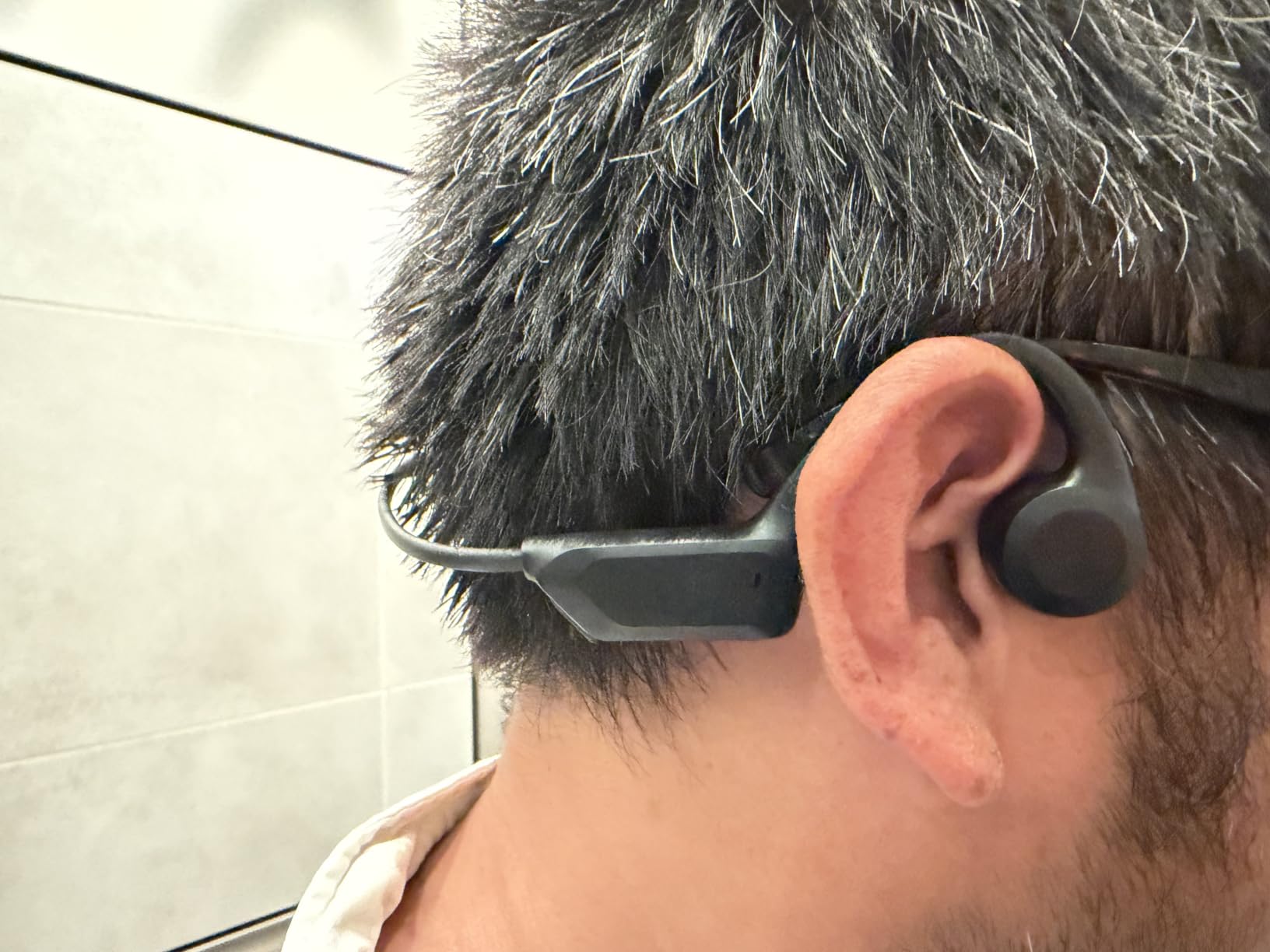 TECKNET Bone Conduction Headphones, Bluetooth V6.0 Open Ear Headphones, Wireless Headphones 10H Playtime & IPX5 Waterproof, Comfortable Fit Built-in Mic, Sport Headphone for Running & Workout -Black customer photo 2