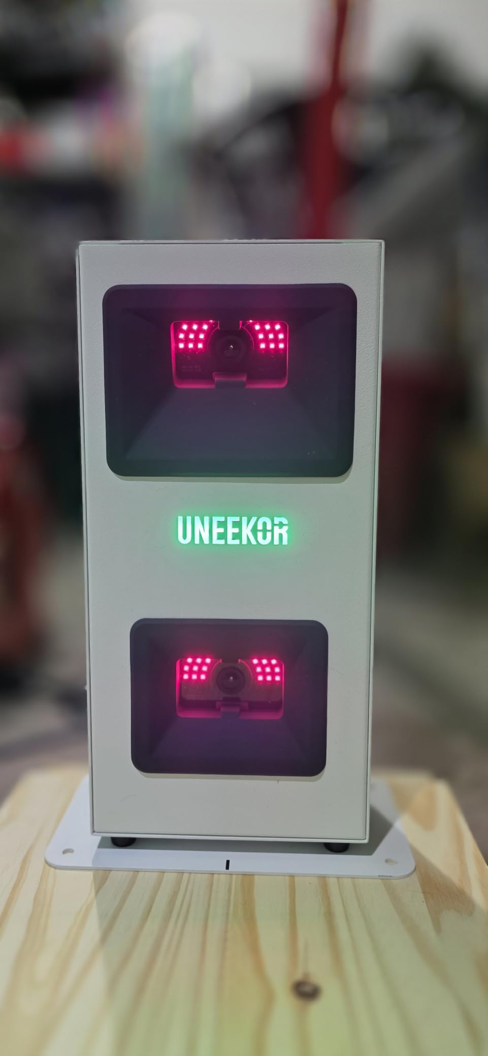 Uneekor EYE MINI CORE Golf Launch Monitor & Simulator, 15 Ball Data Points, Near-Zero Latency, Works with GSPro, TGC19 & E6 customer photo 2