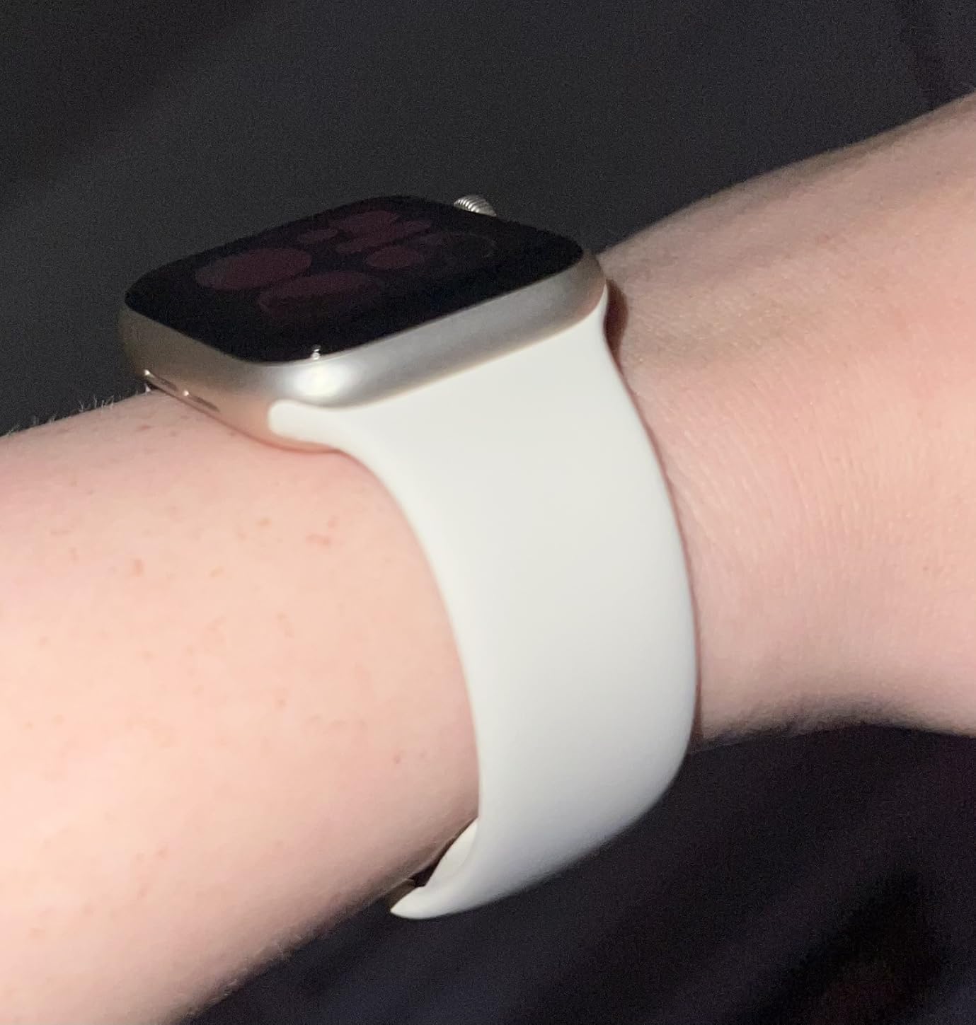 Apple Watch SE 3 [GPS 40mm] Smartwatch with Starlight Aluminum Case with Starlight Sport Band - S/M. Fitness and Sleep Trackers, Heart Rate Monitor, Always-On Display, Water Resistant customer photo 1