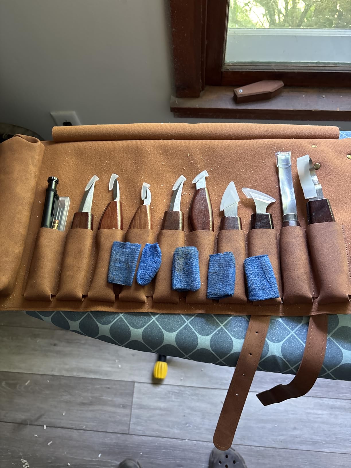 SakerNeo 25-Piece Wood Carving Kit Whittling Kit with Leather Storage Bag | Wood Carving Tools wood carving set Includes Gouges, Chisels, Knives - Ideal Woodworking Set for Beginners & DIY Gift customer photo 2