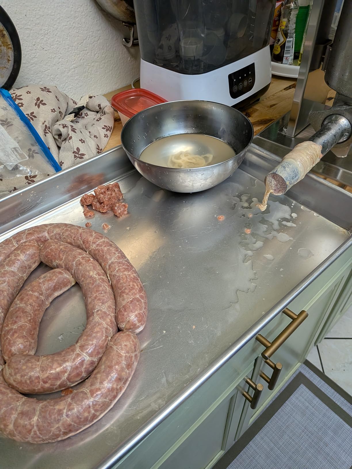 VEVOR Electric Sausage Stuffer, 22 LBS / 10 L Vertical Meat Stuffer, Stepless Speed Control and Foot Pedal, Stainless Steel Heavy Duty Sausage Filler with 4 Stuffing Tubes, for Commercial & Home Use customer photo 1