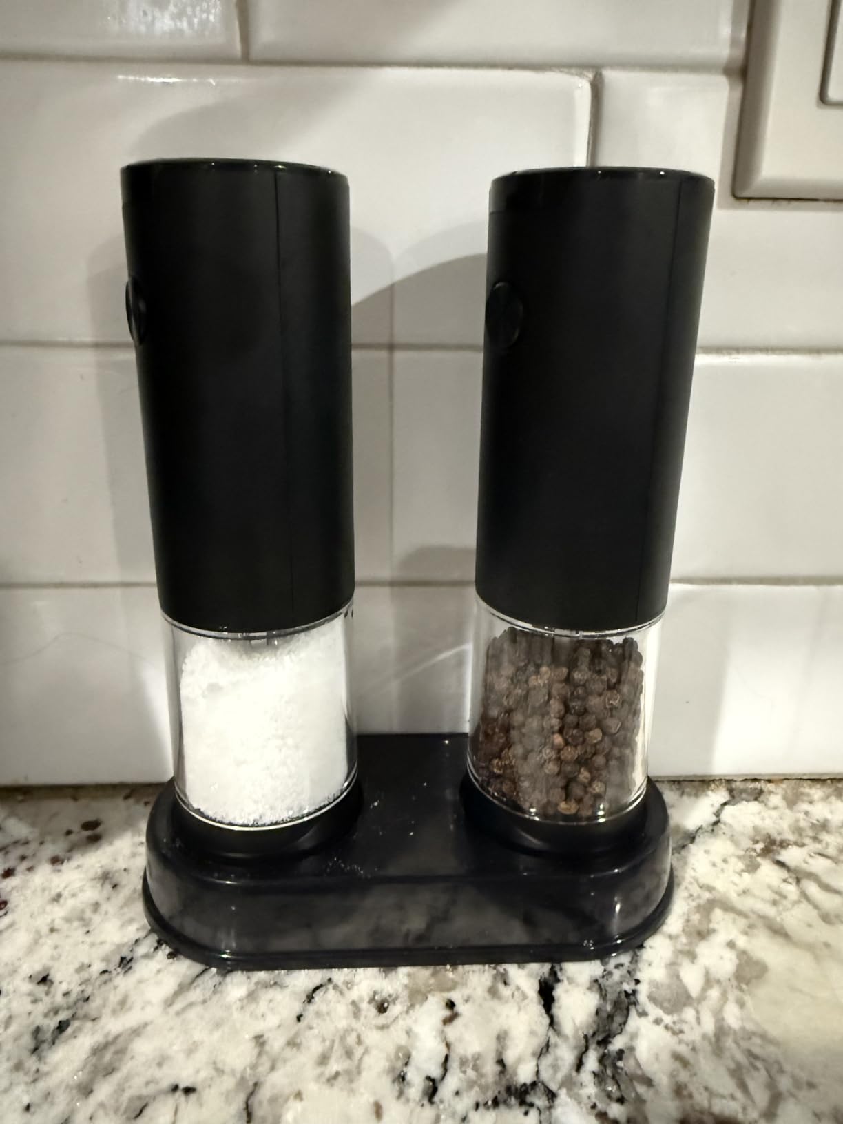 Electric Salt and Pepper Grinder- Automatic Battery Pepper Mill Shakers Kitchen Essentials customer photo 2