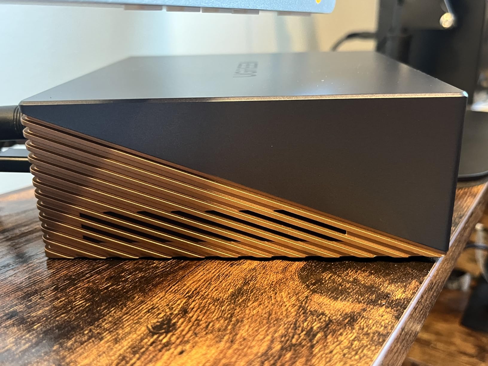 UGREEN Maxidok Thunderbolt 5 Docking Station, 8TB M.2 NVMe SSD Support | 17-in-1, 3xTBT5, DP2.1, Dual/Single 8K@60Hz, 6x10Gbps USB-C&A, 140W Charging, 60W PD-Out, 2.5GbE, 3x3.5mm Audio, Cooling System customer photo 2