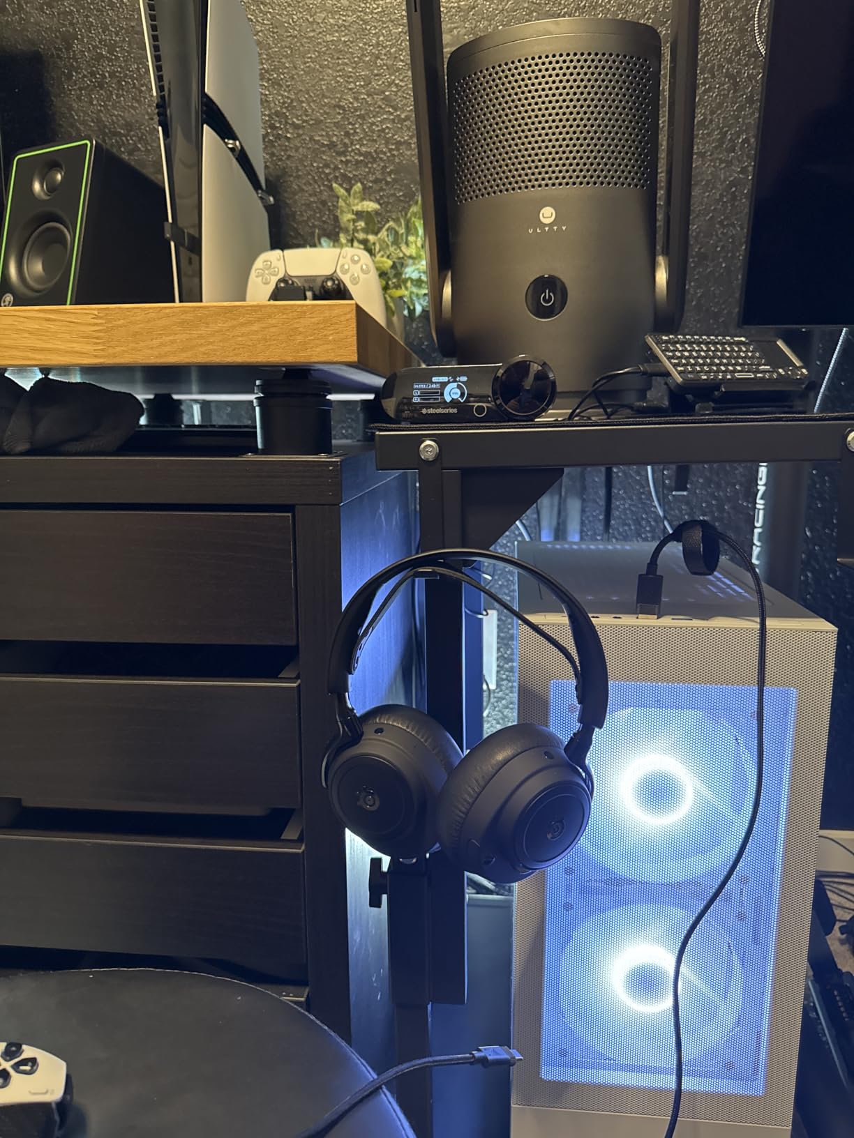 SteelSeries Arctis Nova 7P Wireless Gen 2 Gaming Headset - Real-Time App Control, 50+ HR Play, Neodymium Magnetic Drivers, Mix 2.4GHz/Bluetooth, PS5, PS4, PC, Switch 1/2, Mobile - Black customer photo 1