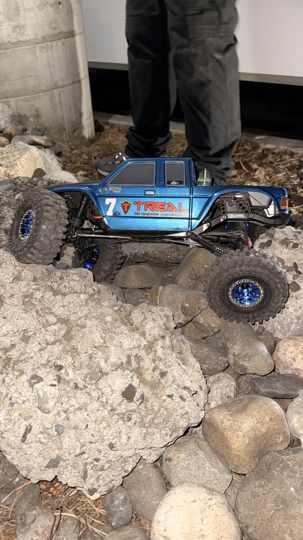 Axial RC Truck 1/10 SCX10 III Coyote 4X4 RTR Brushed Rock Crawler, Blue, AXI-2036T2 (Battery and Charger Not Included) customer photo 1