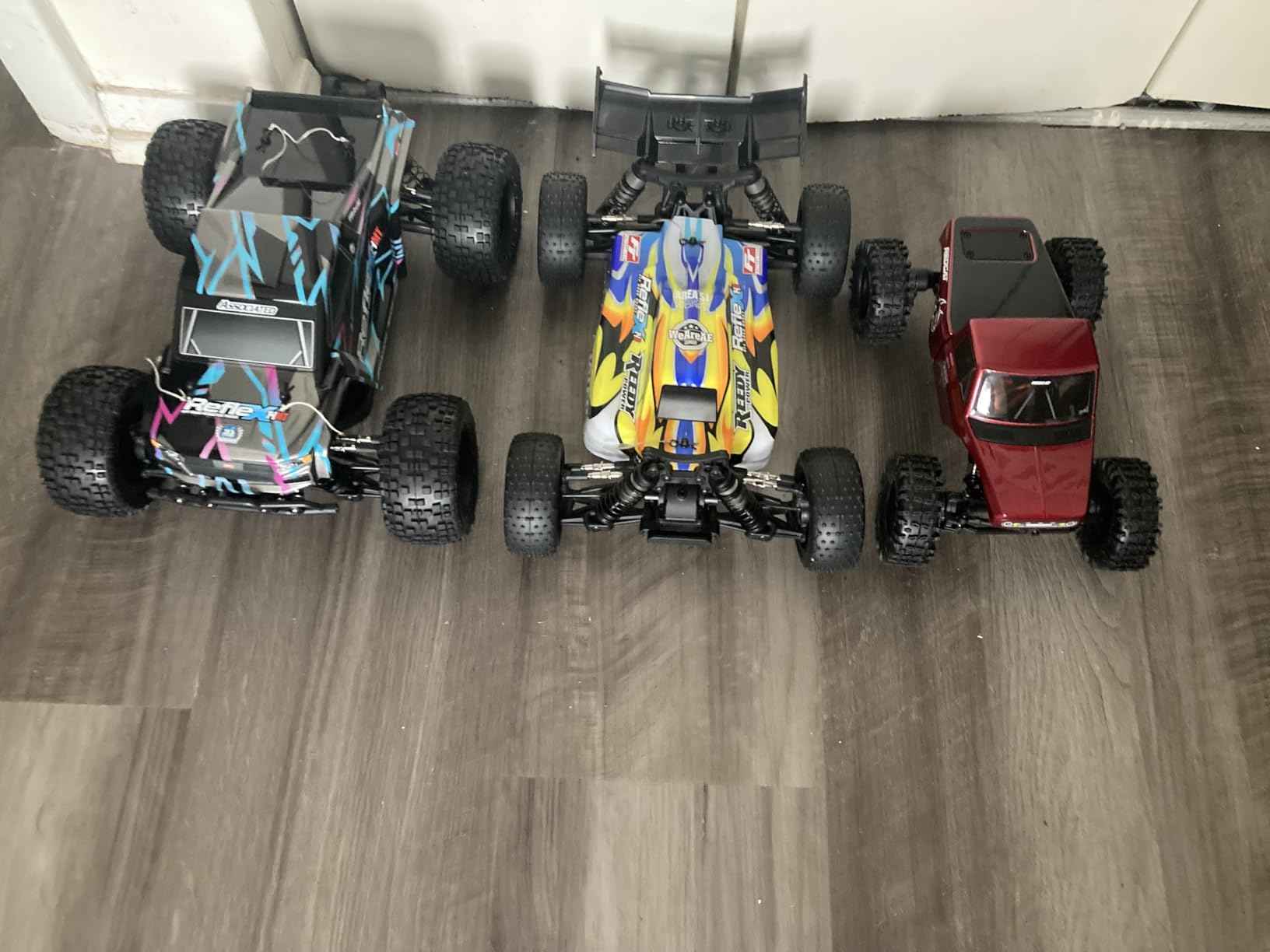 Redcat Racing Ascent-18 APEX, 1/18 Scale Brushless Electric Rock Crawler, Carbon Fiber, 4WD RC Car for Adults with 2.4GHz Radio System (Gray) customer photo 1