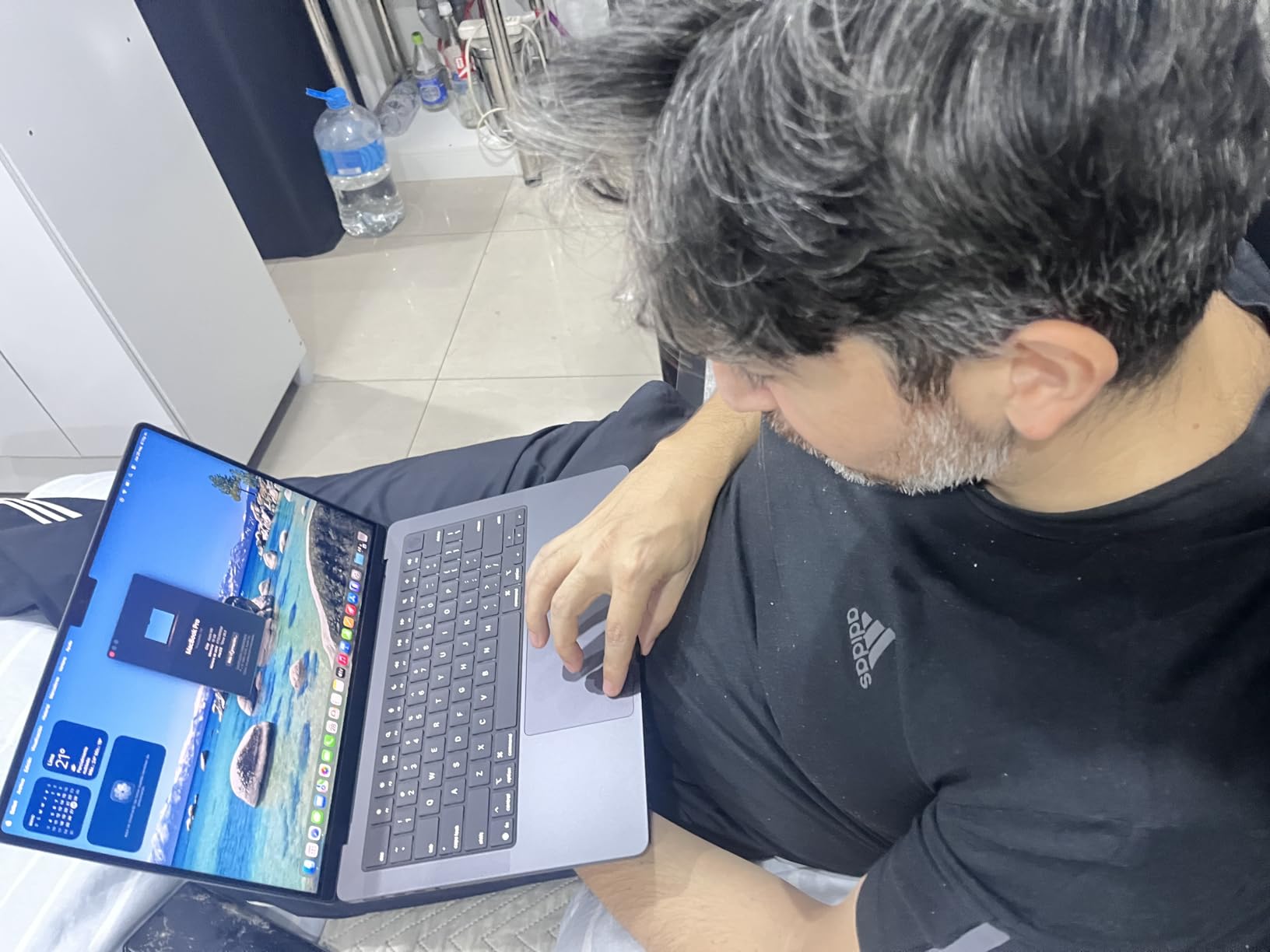 Apple 2025 MacBook Pro Laptop with Apple M5 chip with 10-core CPU and 10-core GPU: Built for AI, 14.2-inch Liquid Retina XDR Display, 16GB Unified Memory, 1TB SSD Storage; Space Black customer photo 1