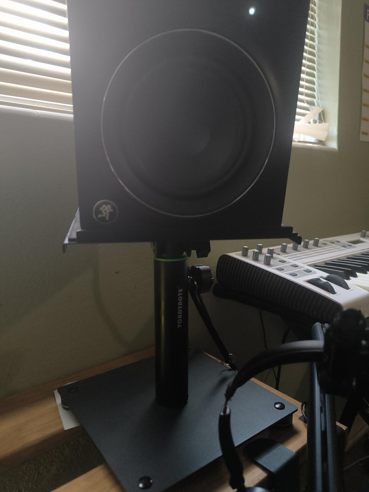 Vondynote Desk Studio Monitor Stands 11